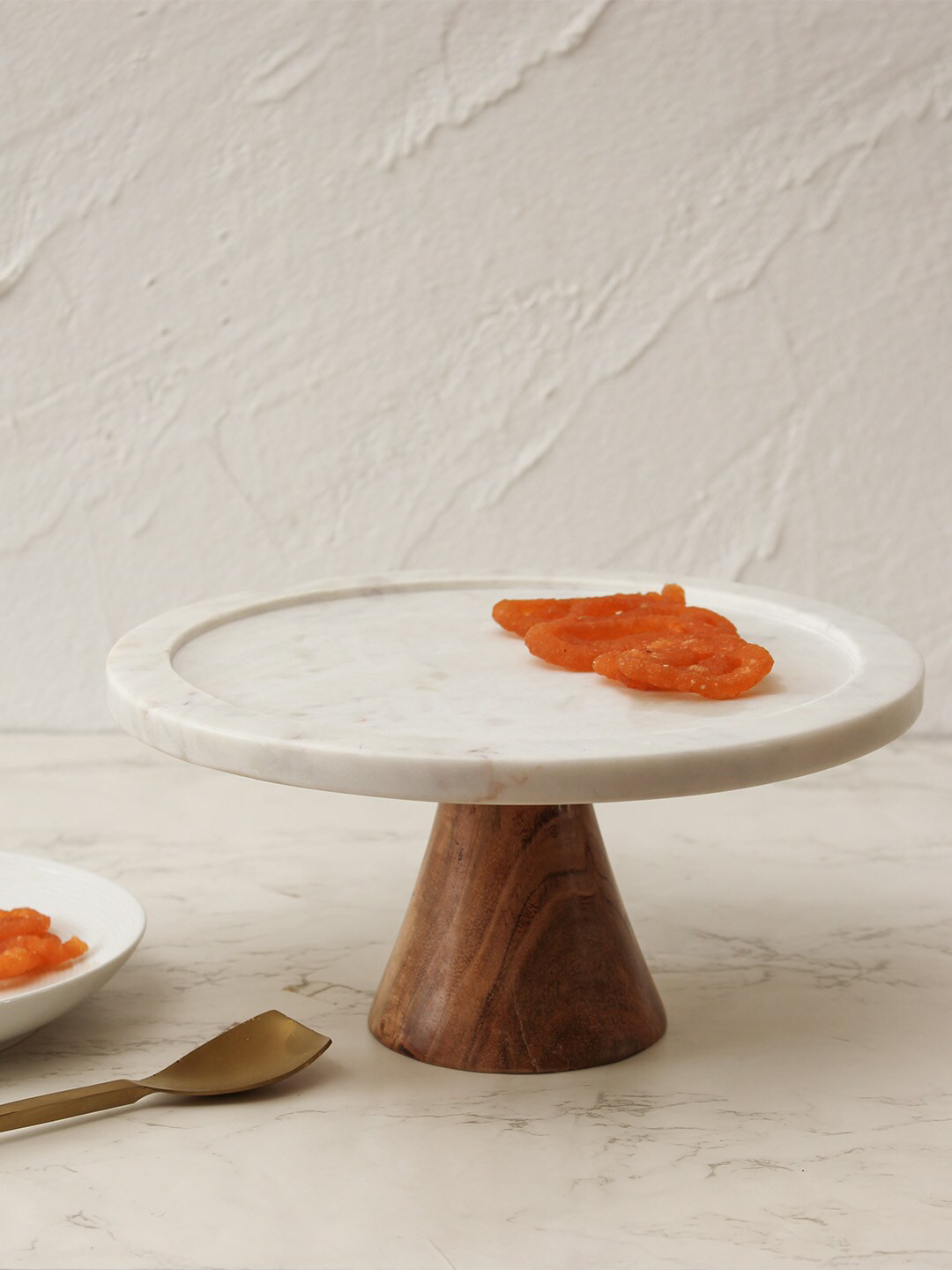 

House This Sangamarmar White & Brown Textured Cake Stand