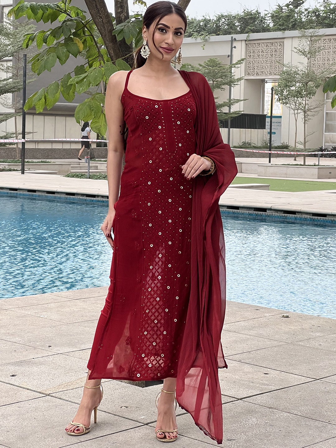 

LABEL AISHWARYRIKA Women Ethnic Motifs Embroidered Georgette Kurta, Red