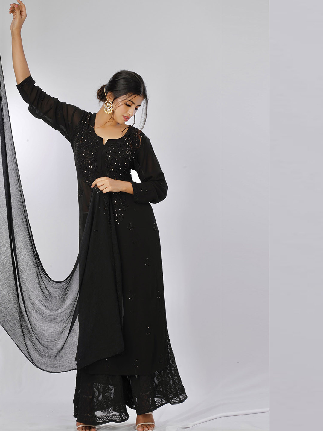 

LABEL AISHWARYRIKA Women Ethnic Motifs Chikankari Embroidered Georgette Kurta, Black