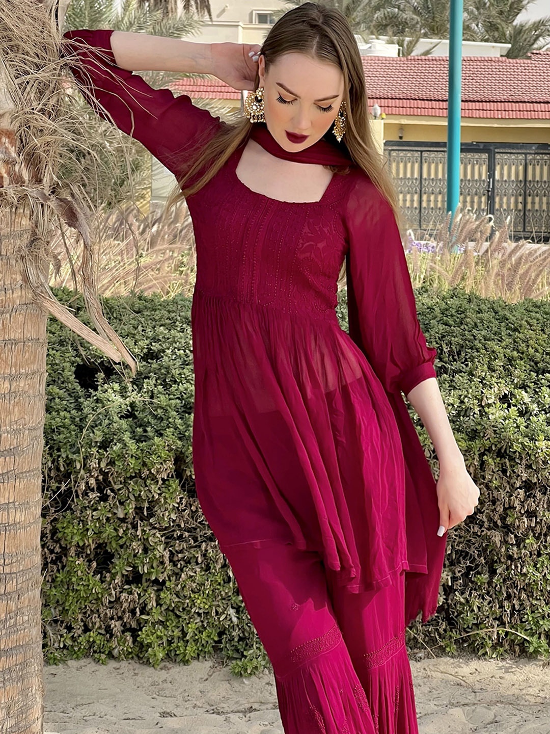 

LABEL AISHWARYRIKA Women Thread Work Handloom Georgette Kurta, Maroon
