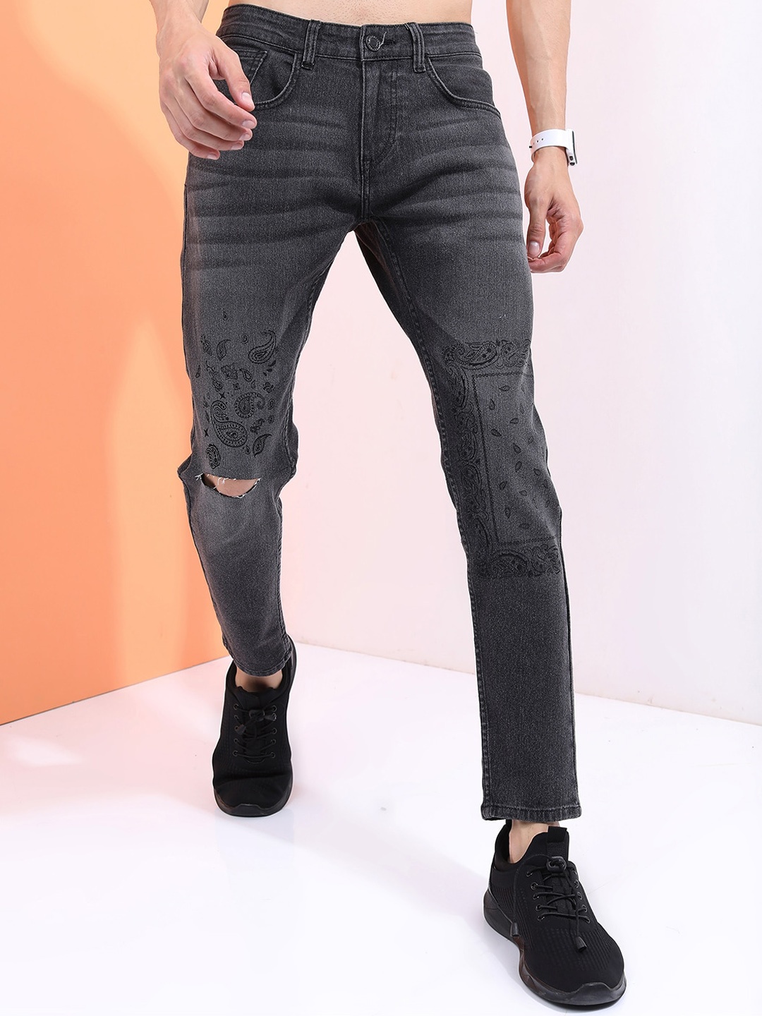 

HIGHLANDER Men Skinny Fit Mildly Distressed Light Fade Stretchable Jeans, Black