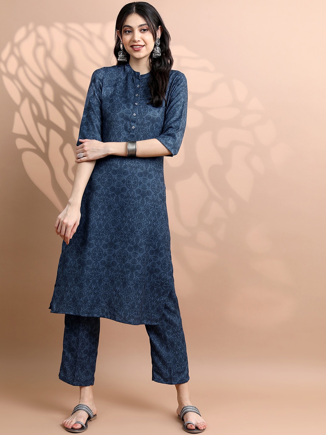 

Vishudh Floral Printed Faux Pashmina Kurta with Trousers, Navy blue