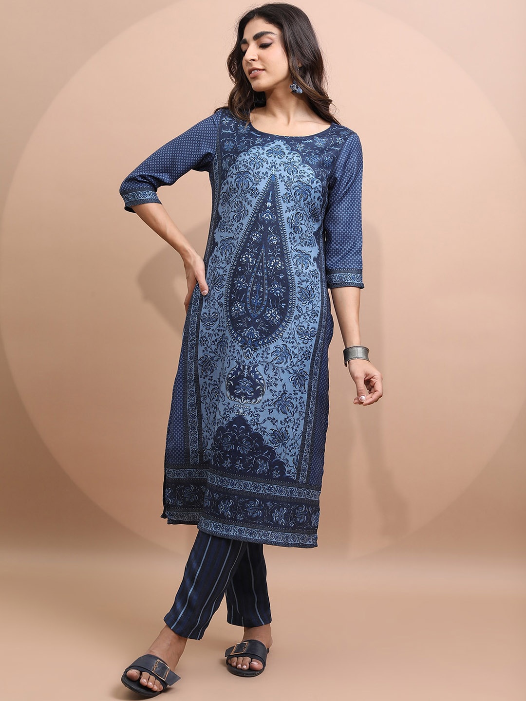 

Vishudh Women Floral Printed Faux Pashmina Kurta with Trousers, Navy blue