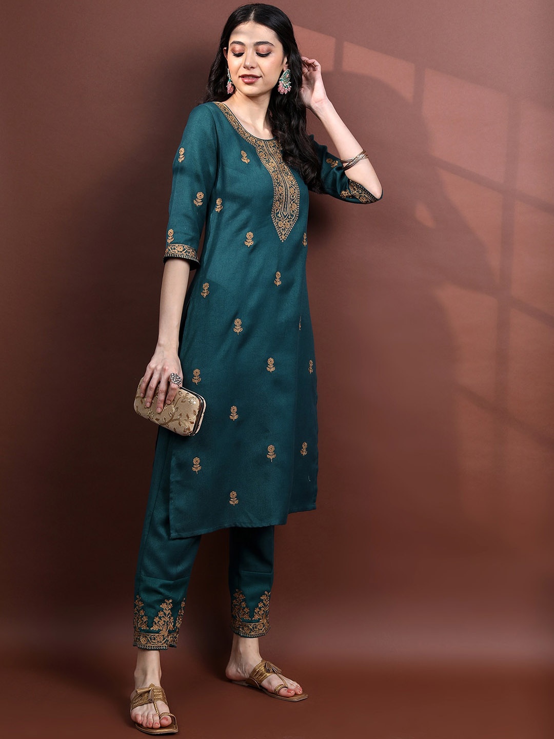 

Vishudh Women Faux Pashmina Ethnic Motifs Embroidered Kurta with Trousers, Teal