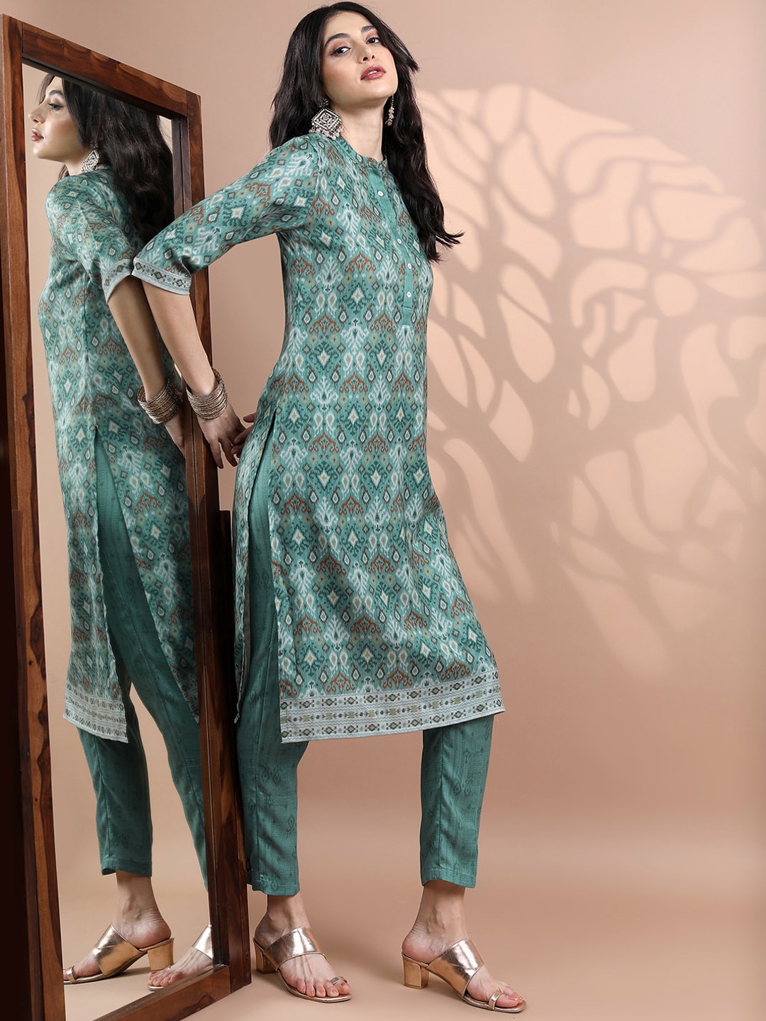 

Vishudh Women Faux Pashmina Floral Printed Kurta with Trousers, Teal