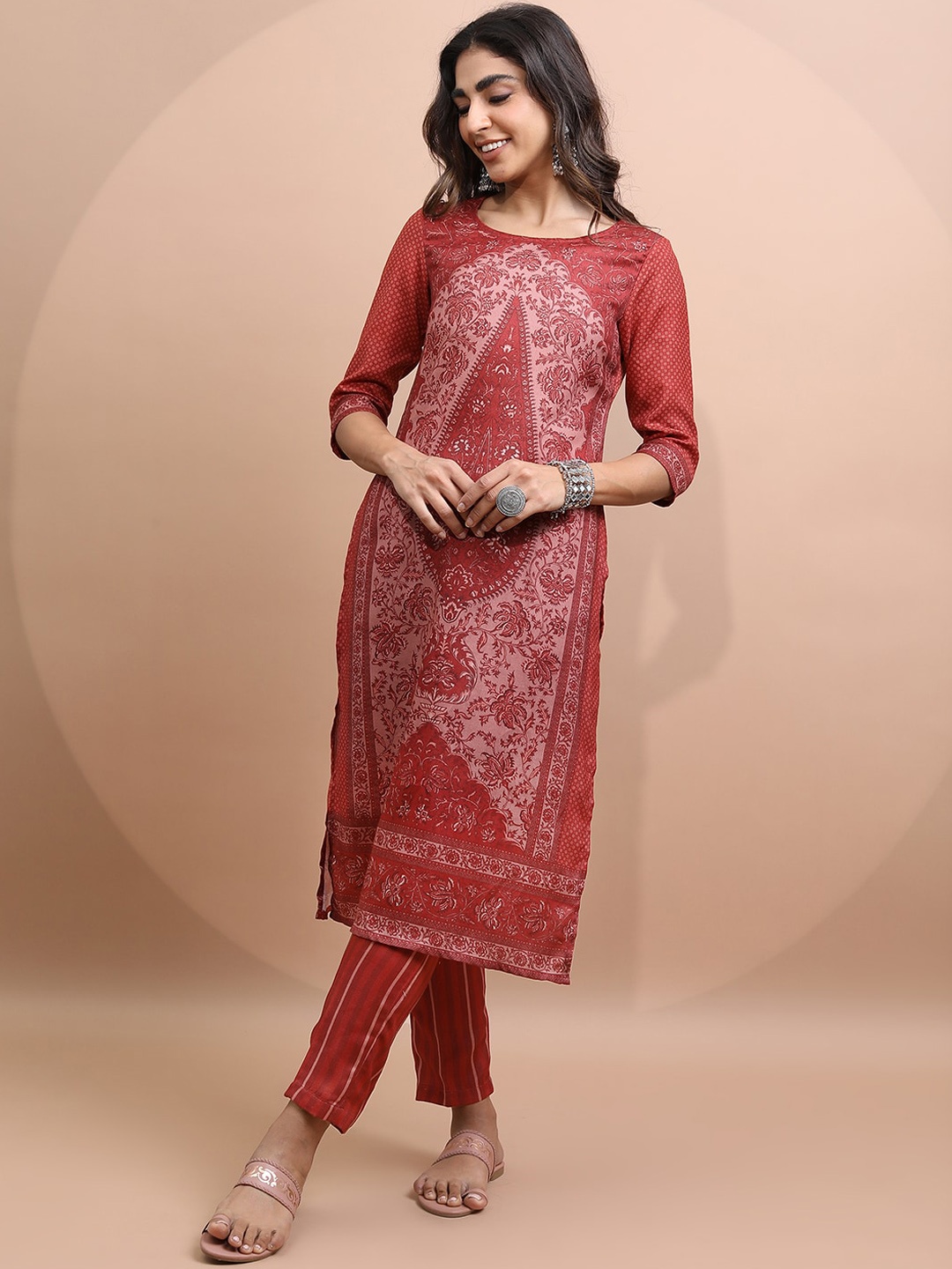 

Vishudh Women Faux Pashmia Floral Printed Kurta with Trousers, Red