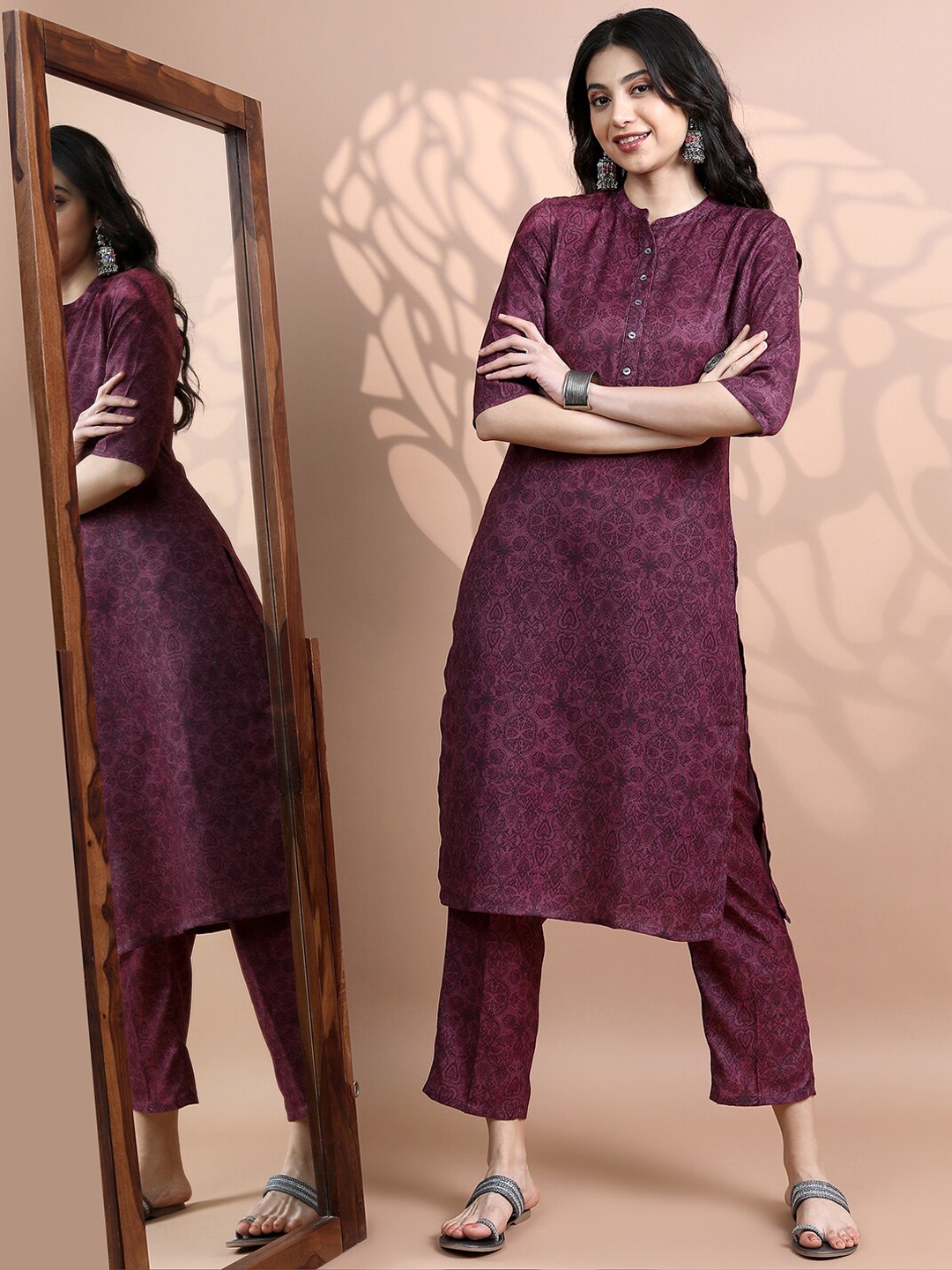 

Vishudh Women Faux Pashmina Ethnic Motifs Printed Mandarin Collar Kurta with Trousers, Violet