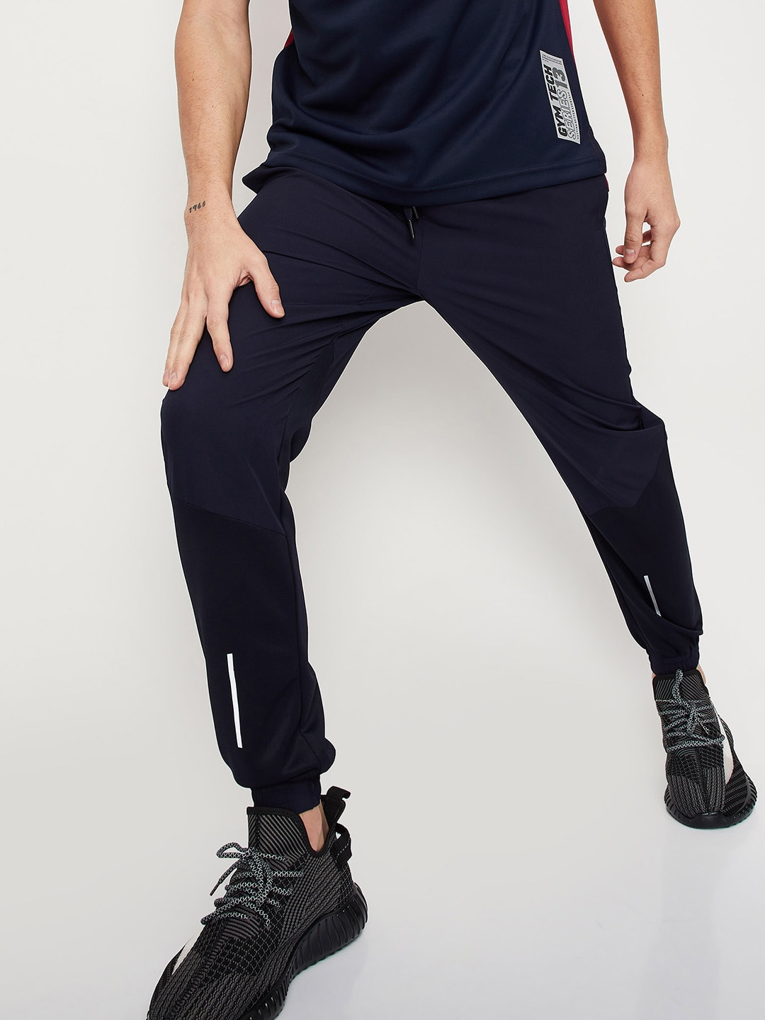 

max Men Regular Fit Joggers, Navy blue