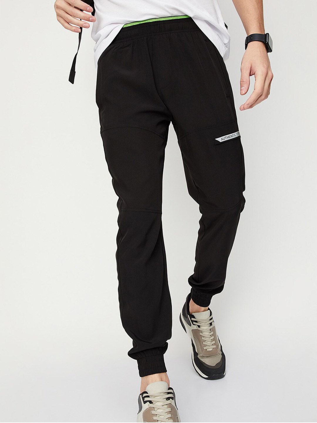 

max Men Regular-Fit Jogger, Black