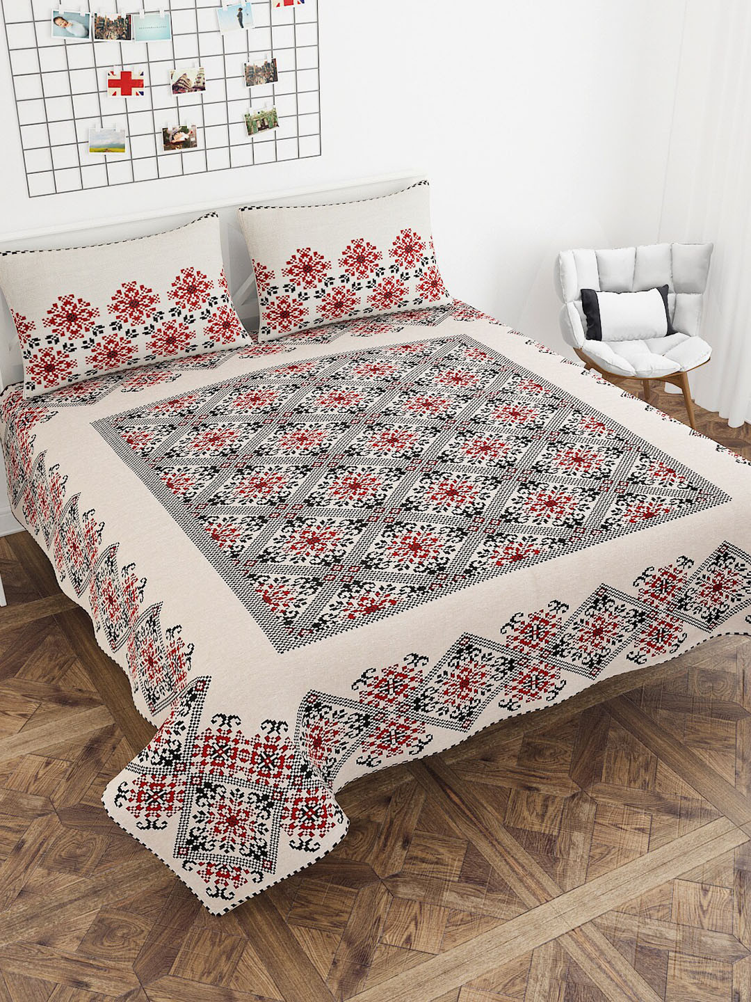

MULTITEX Maroon & Black Printed 380 TC Cotton Double King Bedcover With 2 Pillow Covers