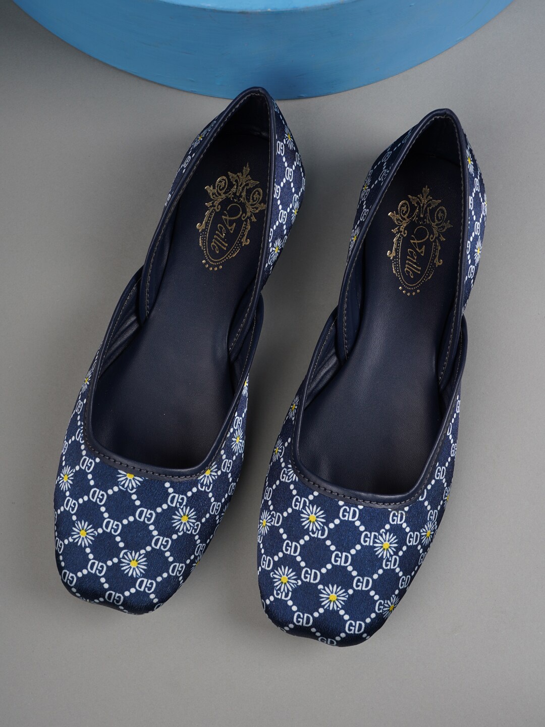 

VEILLE Women Printed Mojaris Flats, Blue