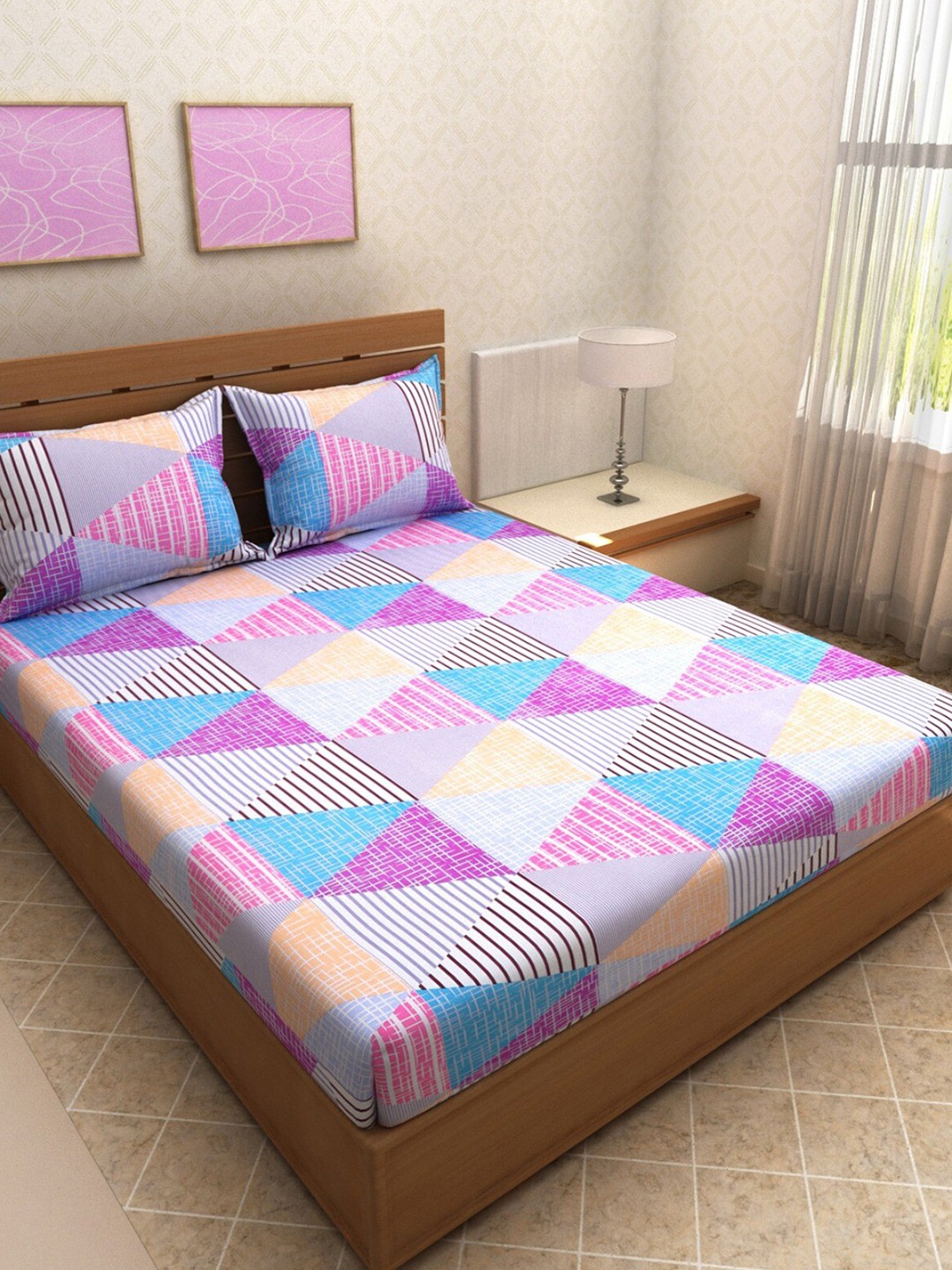 

ROMEE Purple & Pink Geometric 144 TC Microfiber Queen Bedsheet with 2 Pillow Covers