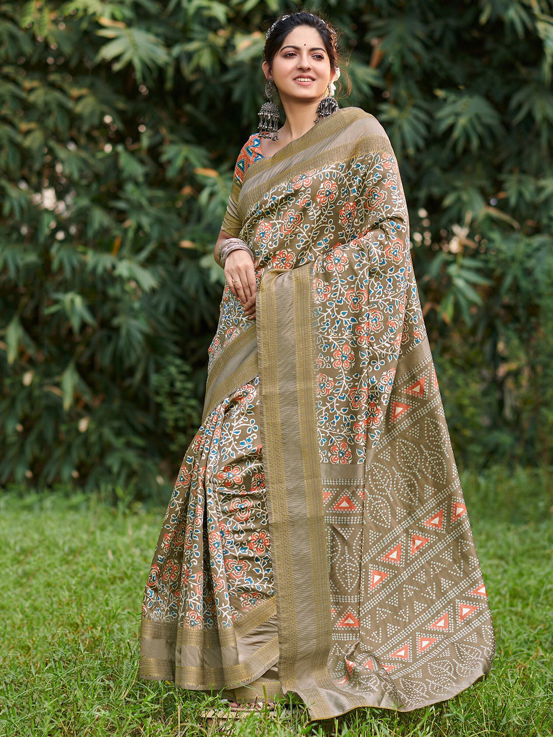 

Saree mall Floral Printed Dabu Traditional Sarees, Olive
