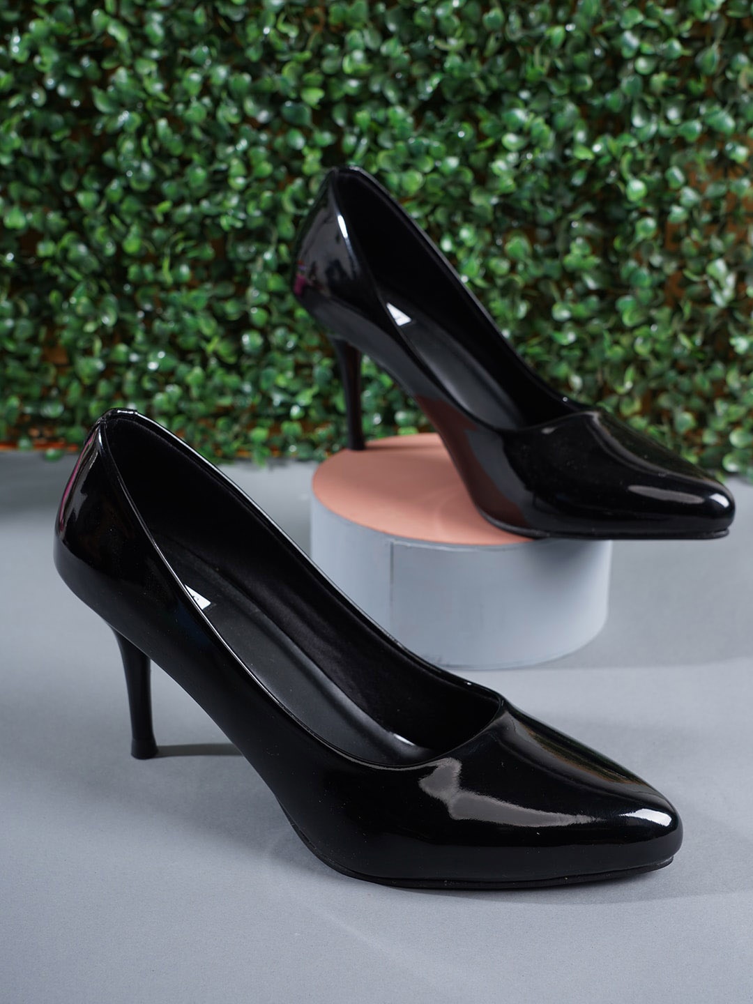 

ELLE Women Solid Slim Pumps, Black