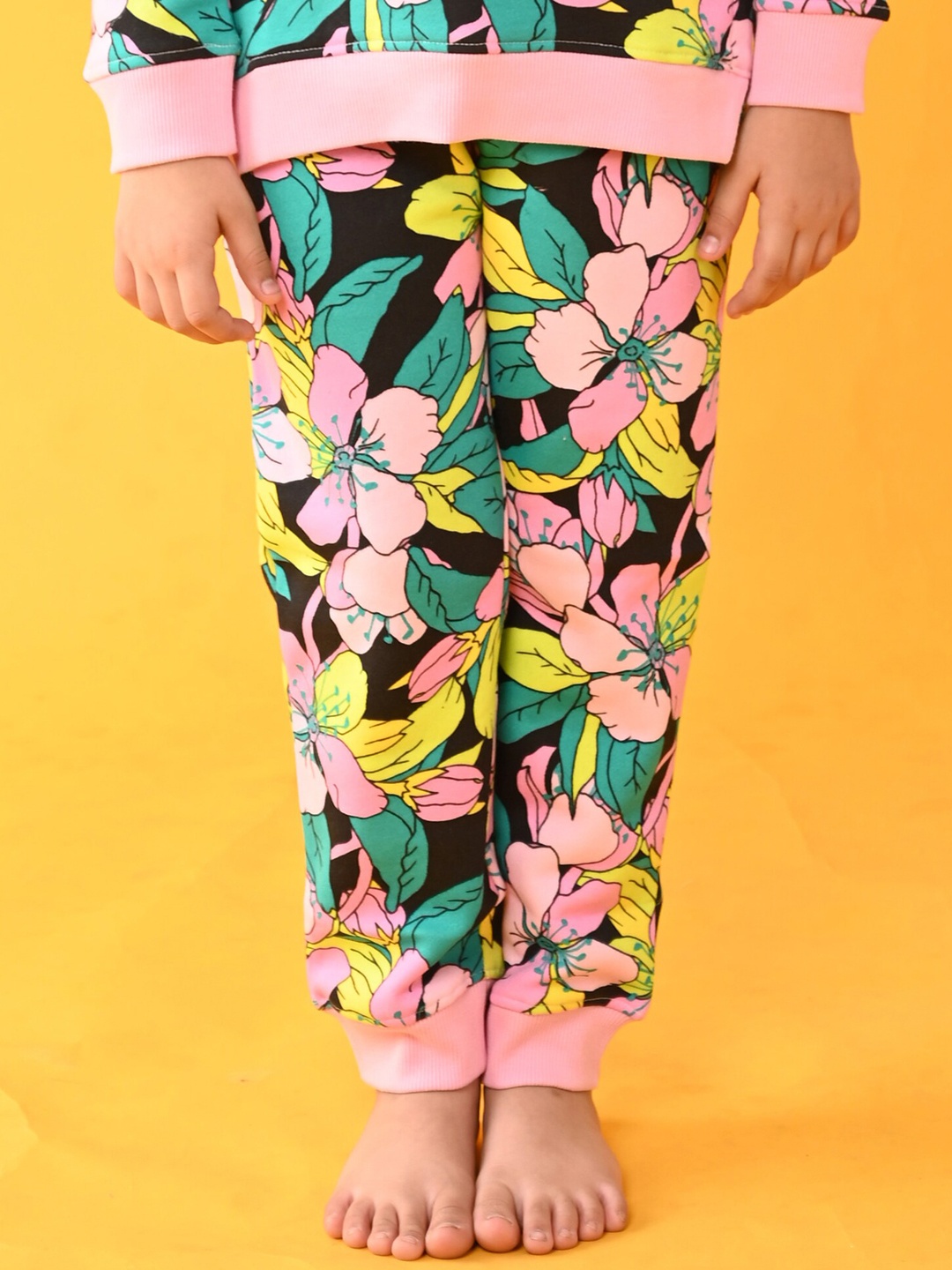 

Anthrilo 22.1 Girls Printed Relaxed-Fit Fleece Jogger, Black