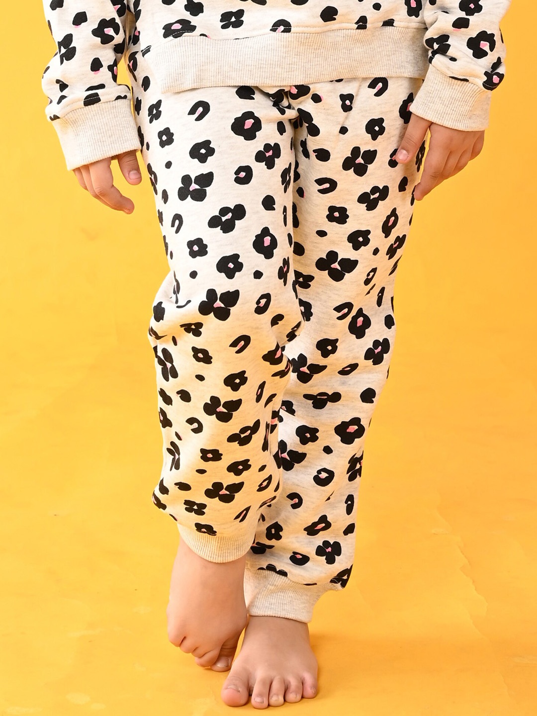 

Anthrilo Girls Printed Fleece Relaxed Comfort-Fit Jogger, Off white