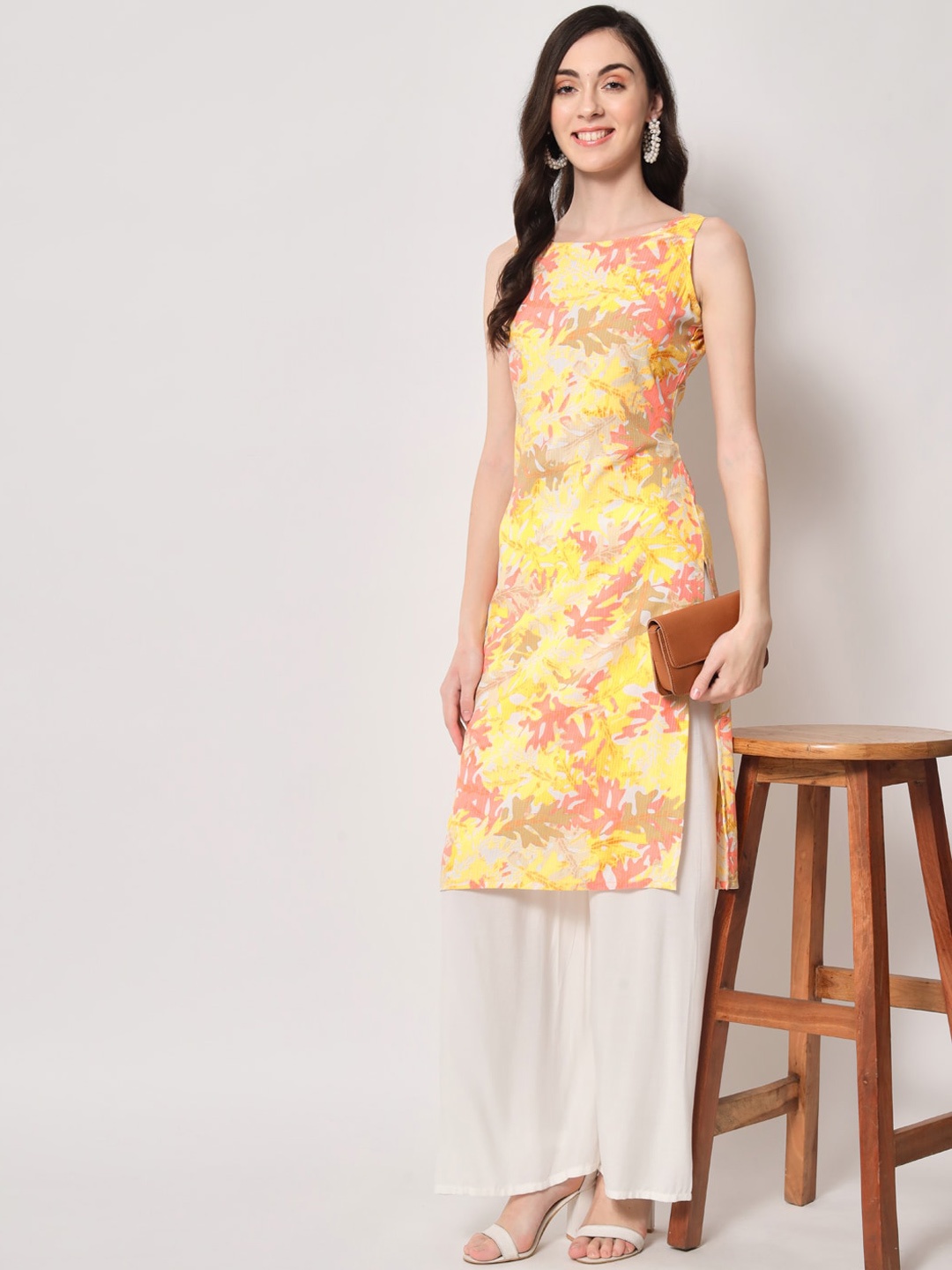 

Vastralay Women Floral Printed Kurta, Yellow