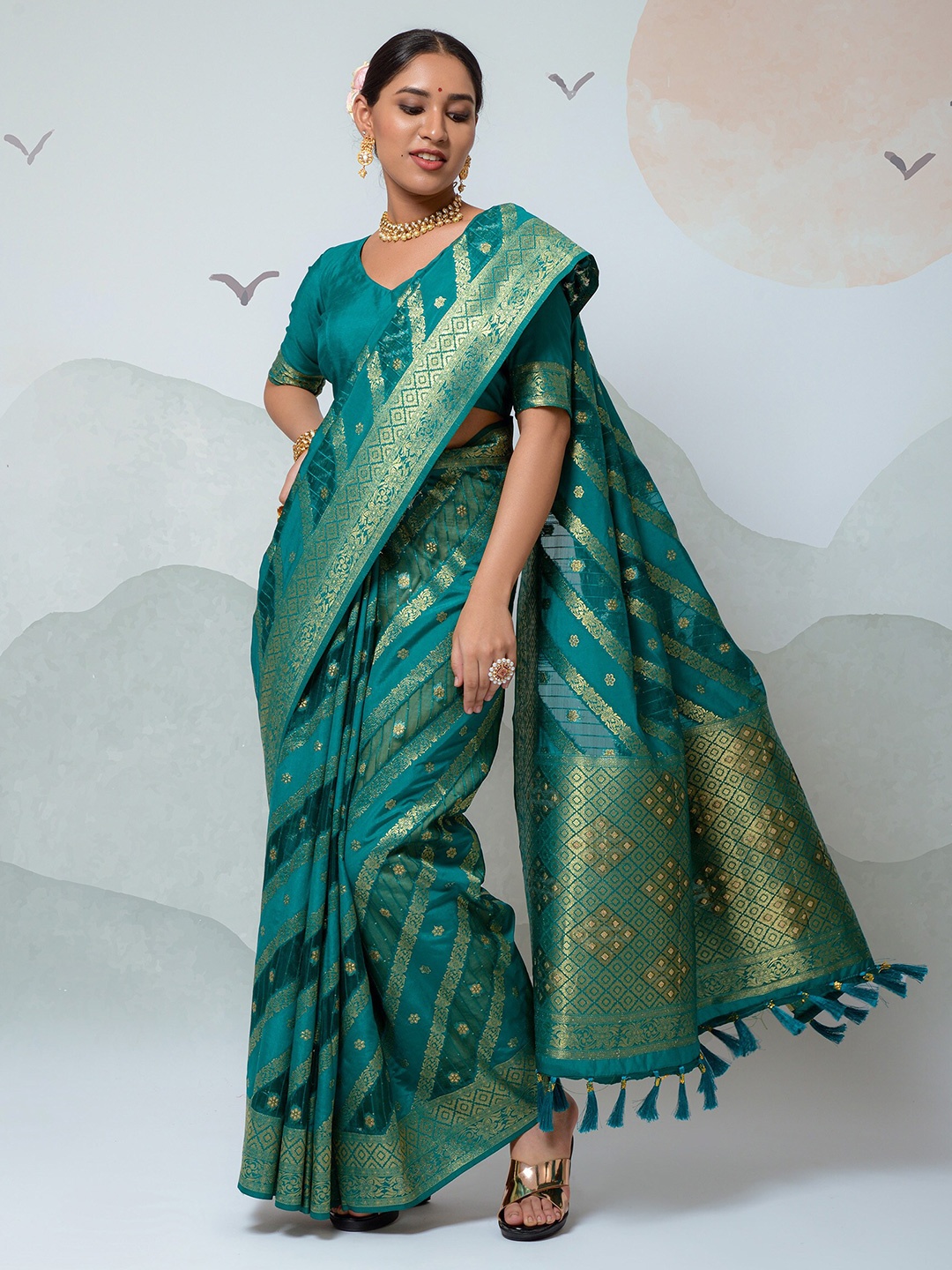 

elora Woven Design Zari Saree, Green