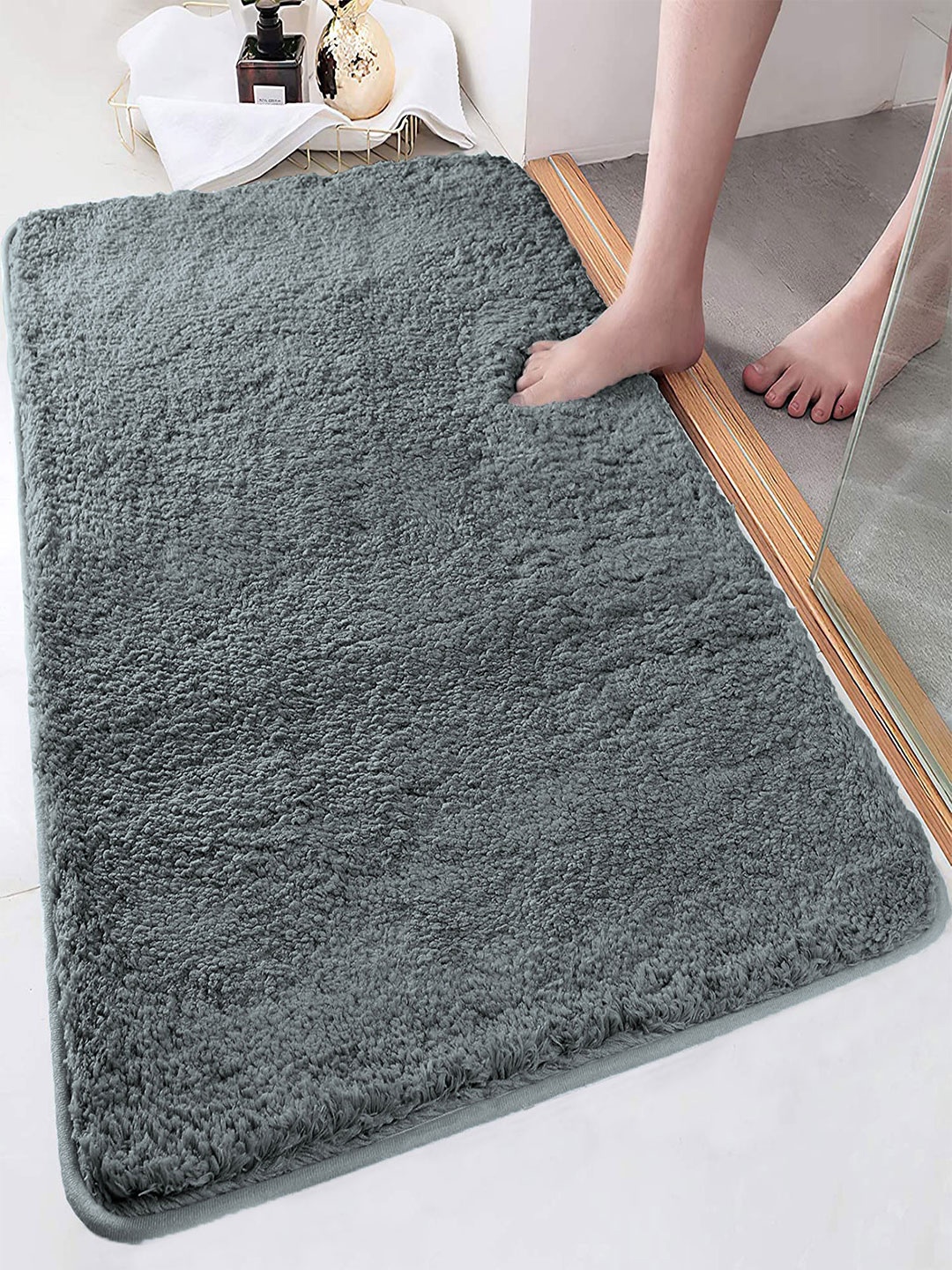 

LUXEHOME INTERNATIONAL Vegas Grey 2800 GSM Ultra Soft Microfiber Anti-Skid Bath Rug