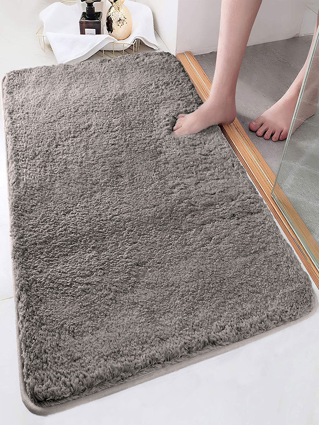 

LUXEHOME INTERNATIONAL Vegas Taupe 2800 GSM Ultra Soft Microfiber Anti-Skid Bath Rug