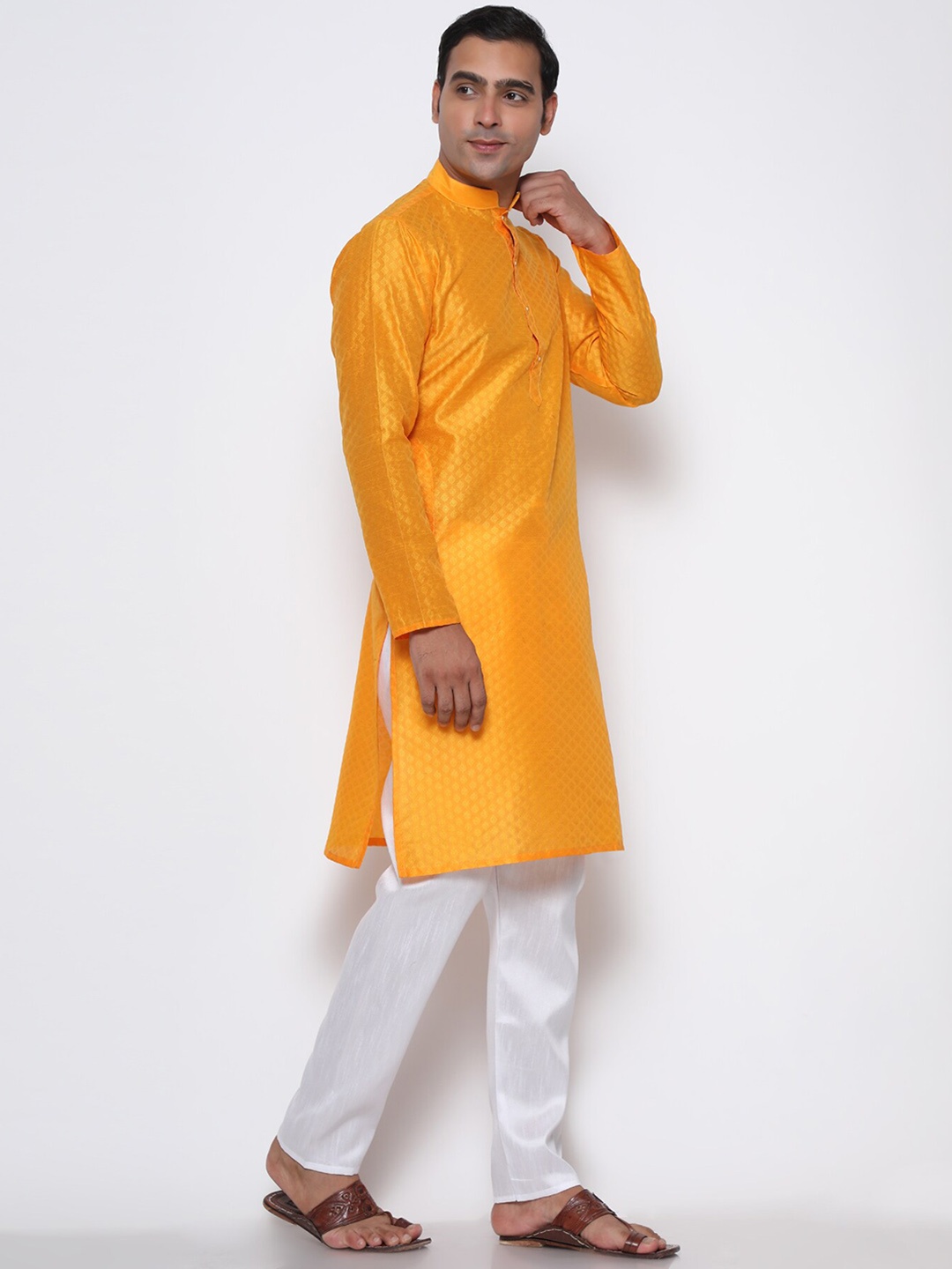 

GoStyle Men woven design Ethnic Motifs Kurta with Pyjamas, Yellow