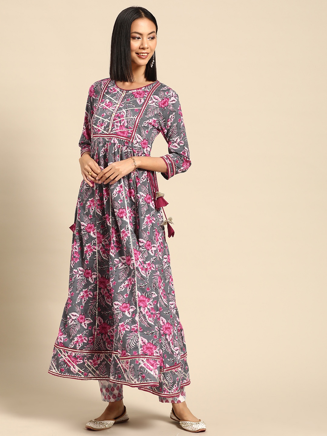 

RANGMAYEE Women Grey Floral Printed Gotta Patti Pure Cotton Kurta with Trousers