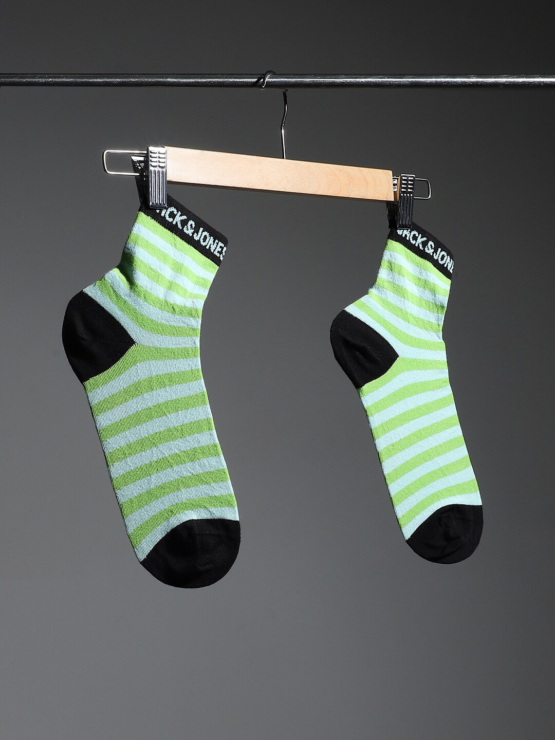 

Jack & Jones Men Striped Ankle-Length Cotton Socks, Green