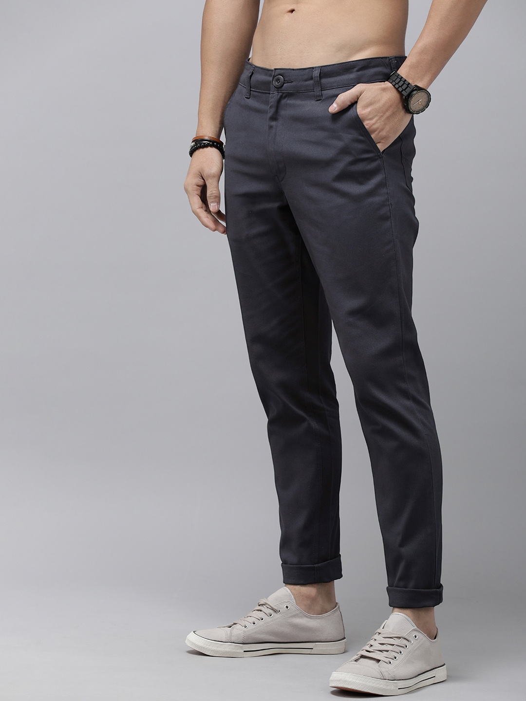 

The Roadster Lifestyle Co. Men Solid Low-Rise Trousers, Navy blue