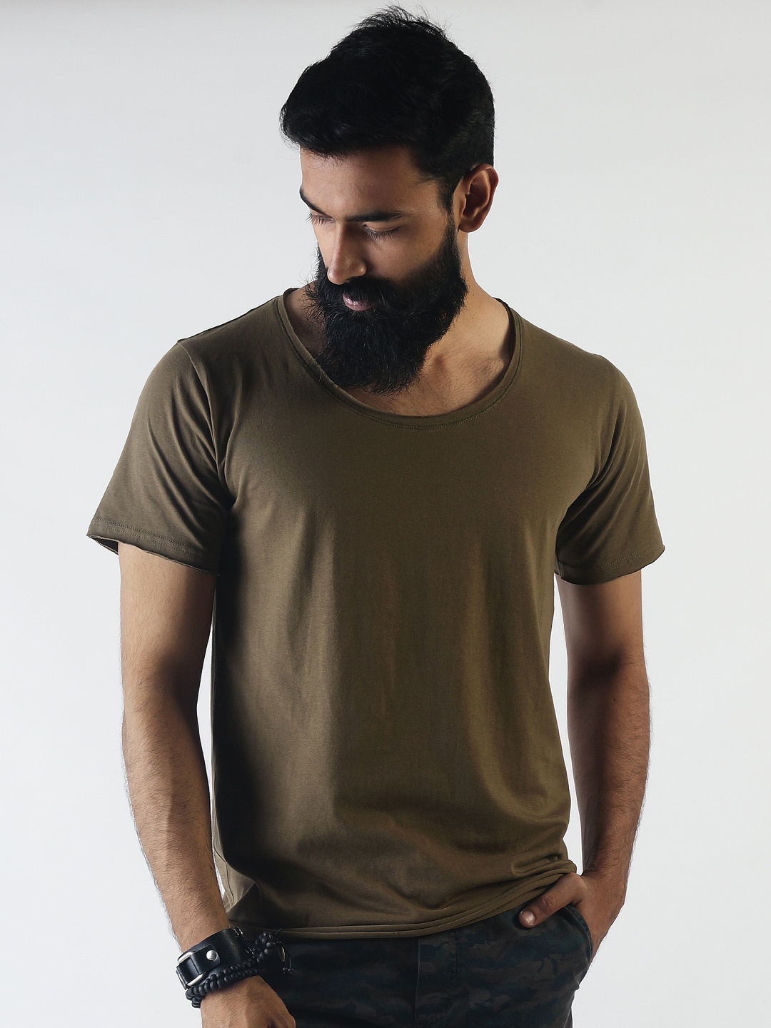 

Blue Saint Men Olive Green Solid Round Neck Slim Fit T-shirt