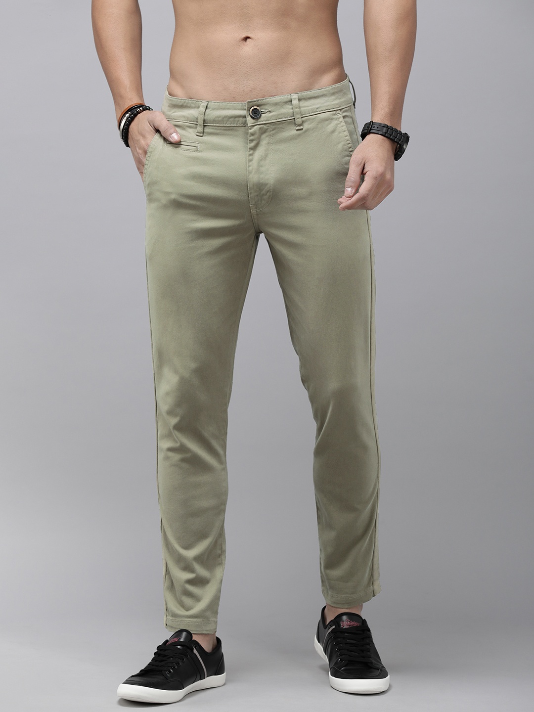 

The Roadster Lifestyle Co. Men Slim Fit Low-Rise Trousers, Green