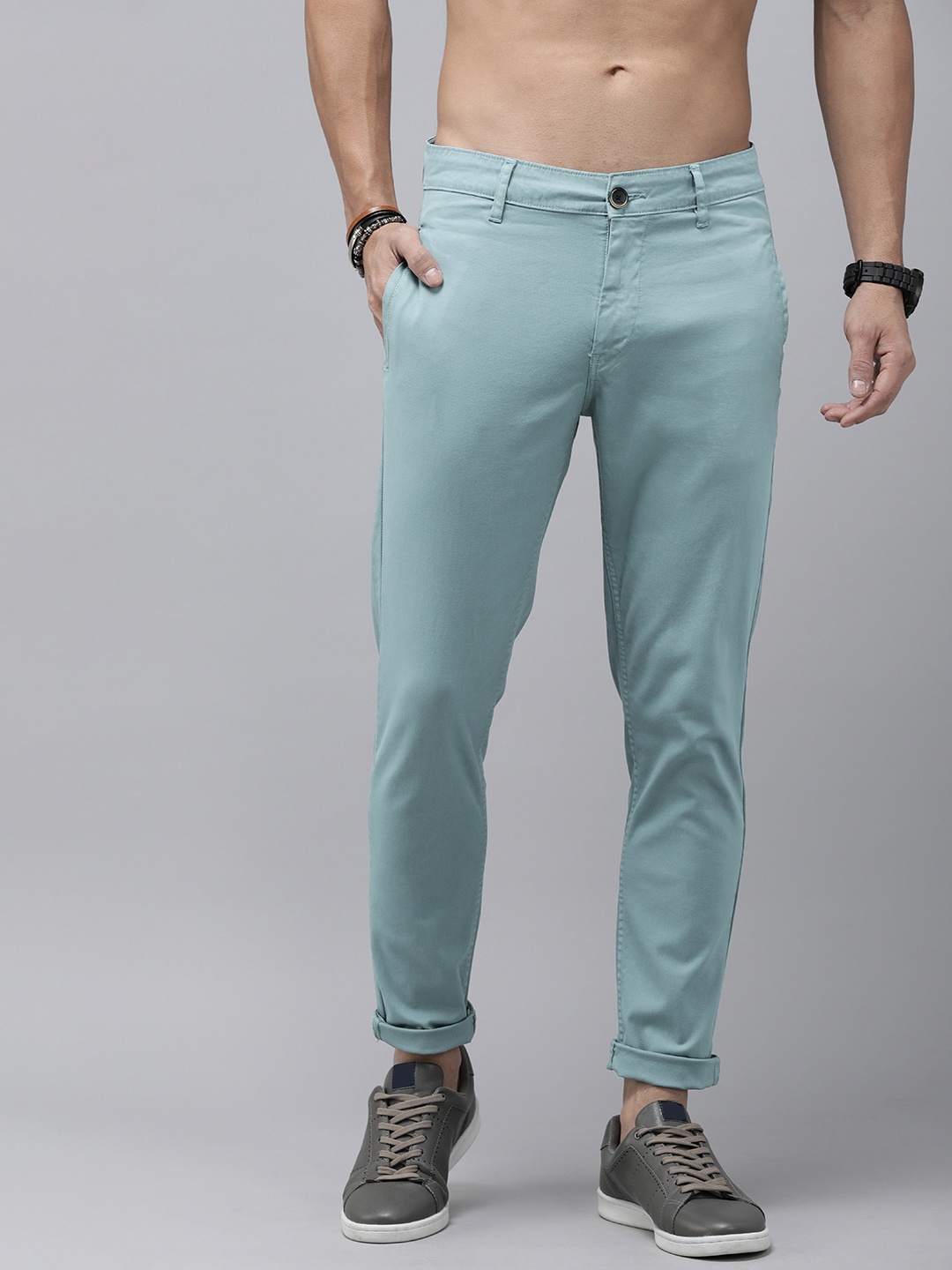 

The Roadster Lifestyle Co. Men Textured Slim Fit Low-Rise Trousers, Blue