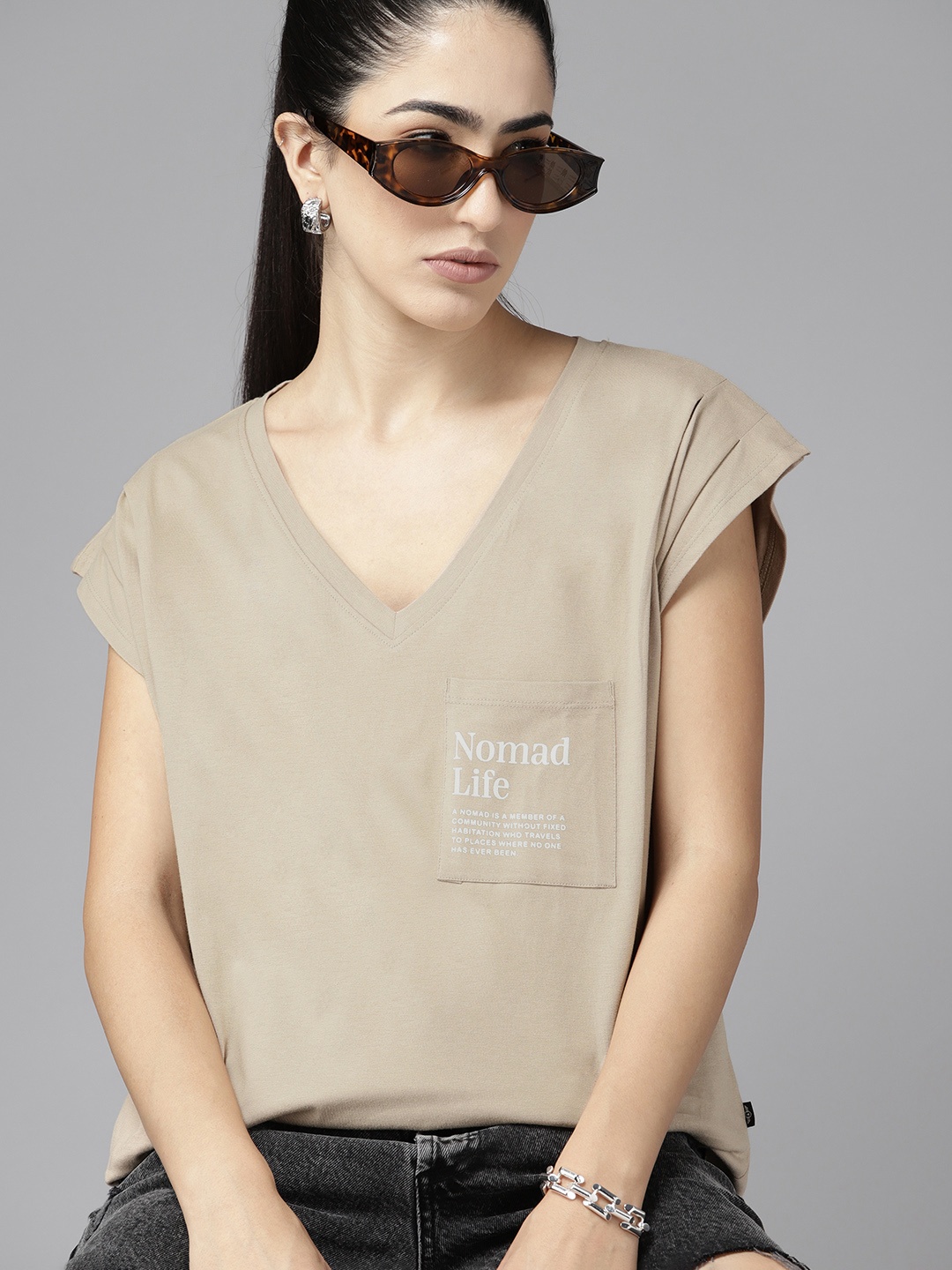 

The Roadster Lifestyle Co. Relaxed Fit Pocket Detailing Pure Cotton T-shirt, Beige