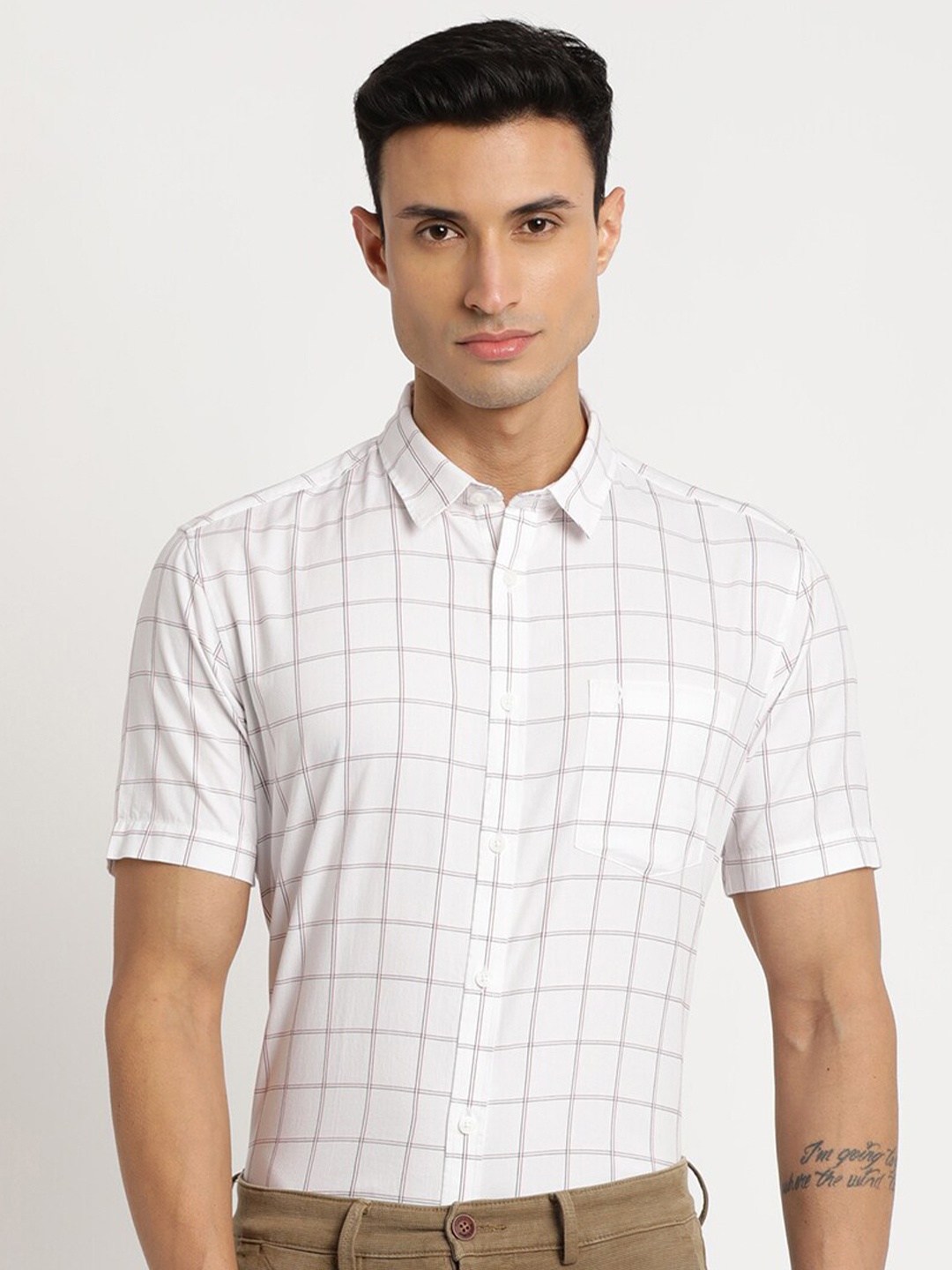 

Indian Terrain Men Chiseled Slim Fit Windowpane Checked Pure Cotton Casual Shirt, White