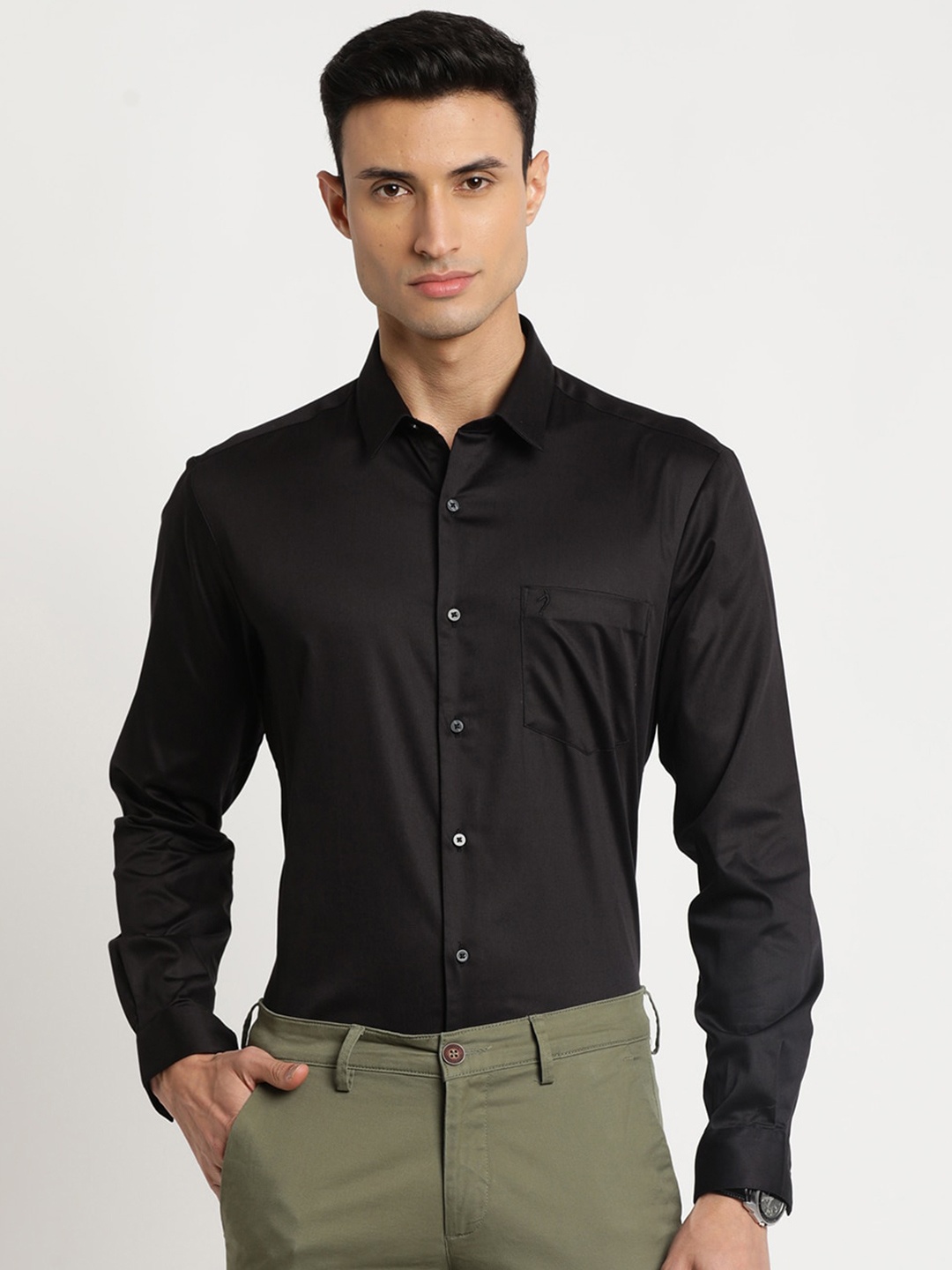 

Indian Terrain Men Chiseled Pure Cotton Slim Fit Casual Shirt, Black