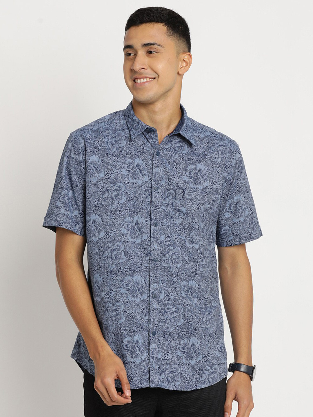 

Indian Terrain Men Chiseled Slim Fit Floral Printed Pure Cotton Casual Shirt, Blue