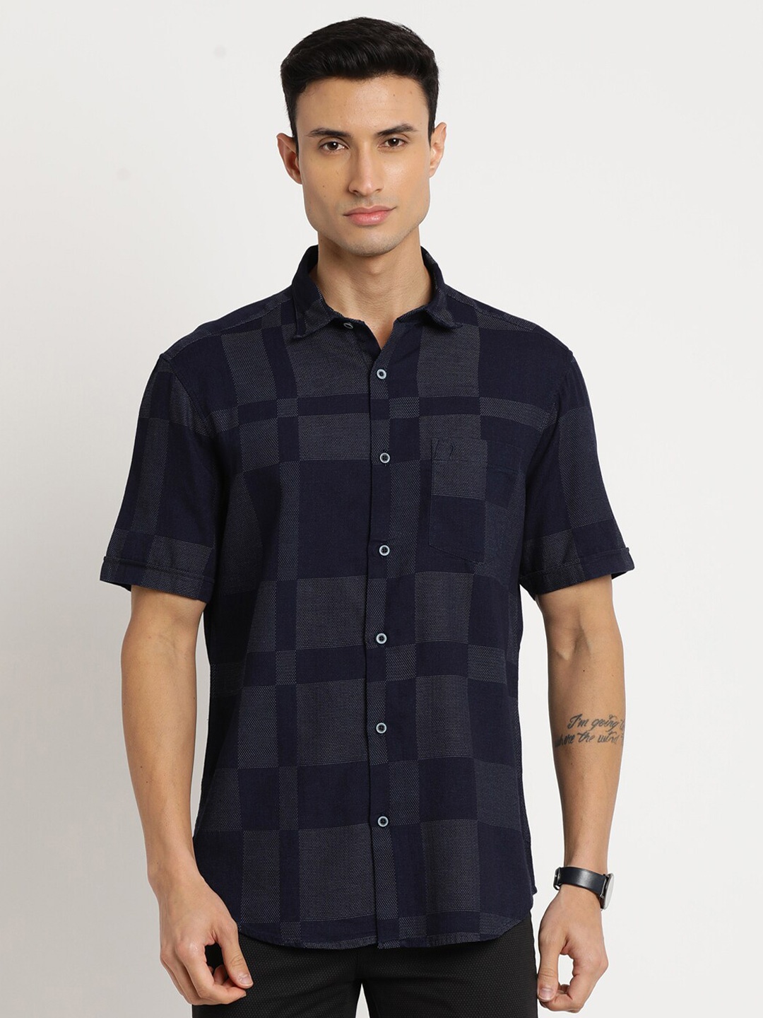 

Indian Terrain Men Chiseled Slim Fit Checked Pure Cotton Casual Shirt, Navy blue