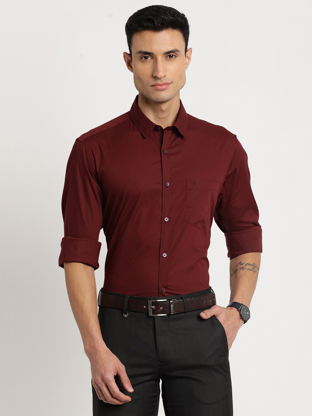 

Indian Terrain Men Chiseled Slim Fit Cotton Formal Shirt, Burgundy