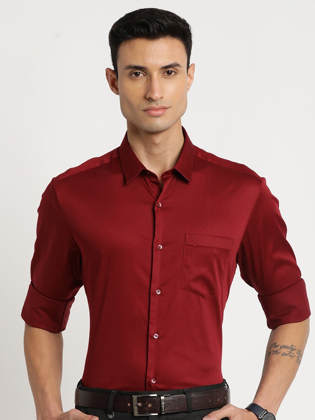 

Indian Terrain Men Chiseled Slim Fit Casual Cotton Shirt, Red