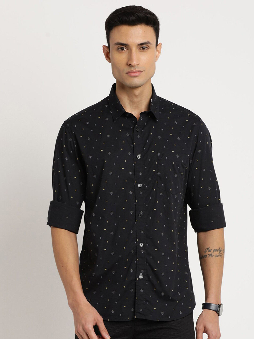 

Indian Terrain Men Chiseled Slim Fit Printed Casual Cotton Shirt, Black