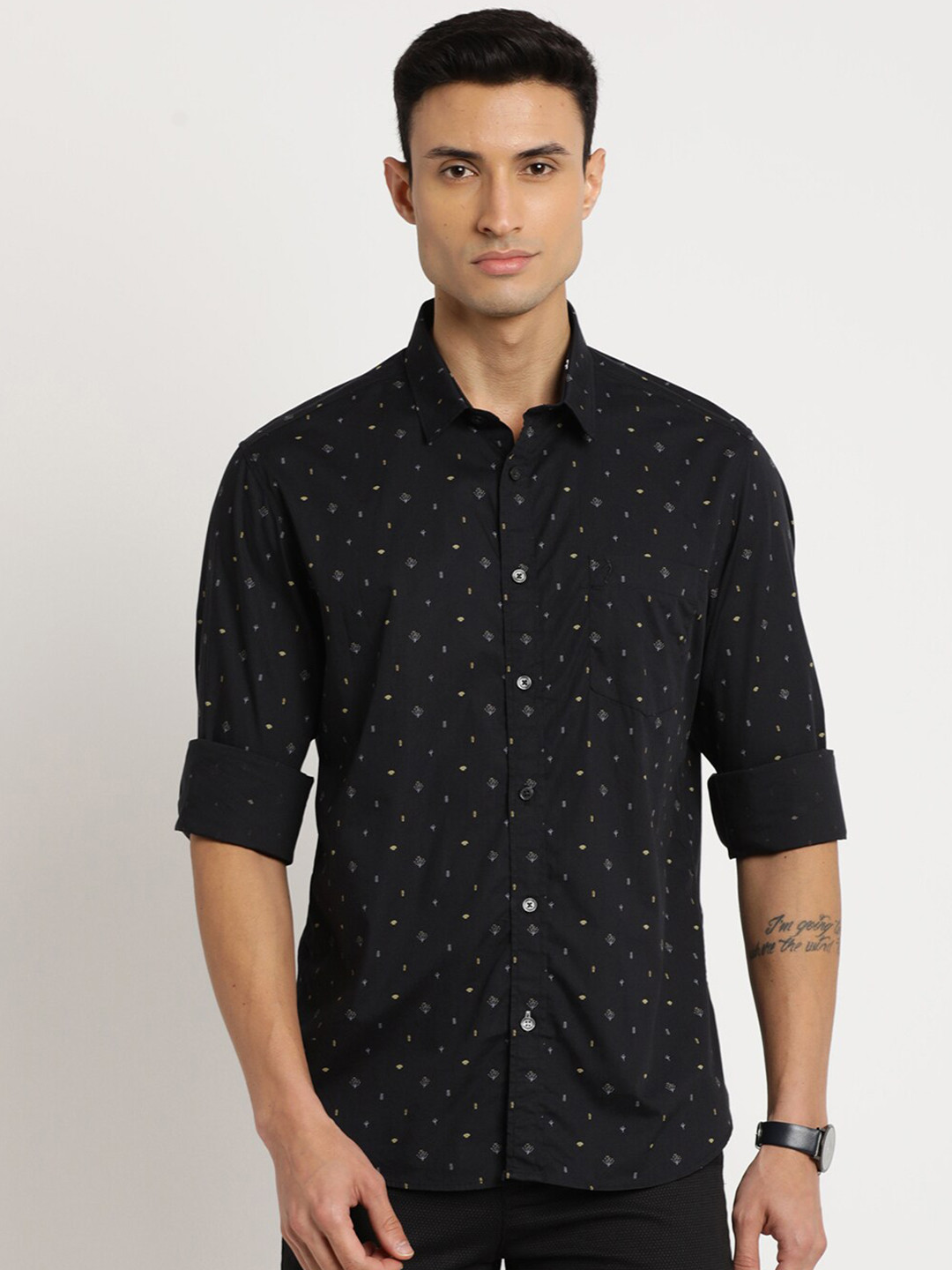 

Indian Terrain Men Chiseled Slim Fit Floral Printed Pure Cotton Casual Shirt, Black