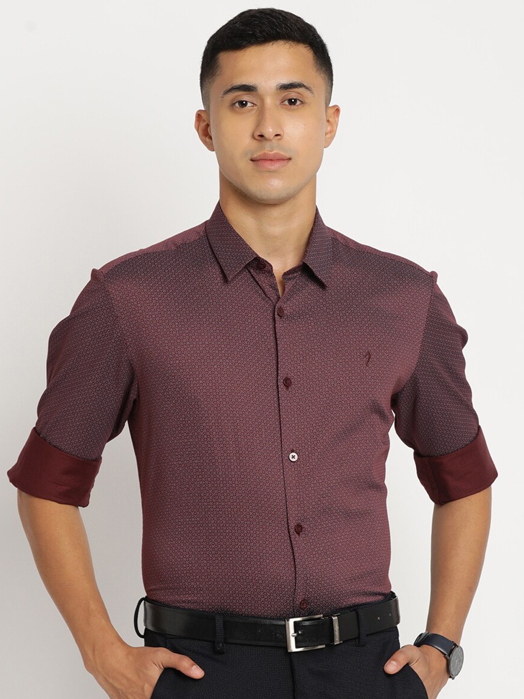 

Indian Terrain Men Chiseled Slim Fit Printed Pure Cotton Formal Shirt, Maroon