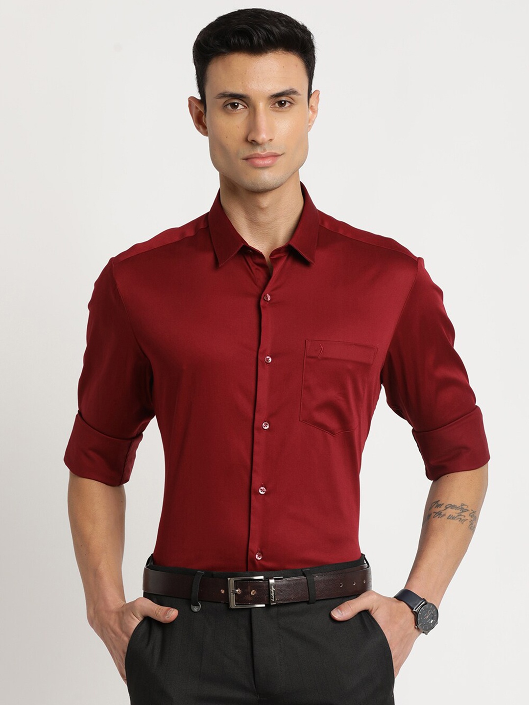 

Indian Terrain Men Chiseled Slim Fit Casual Shirt, Maroon