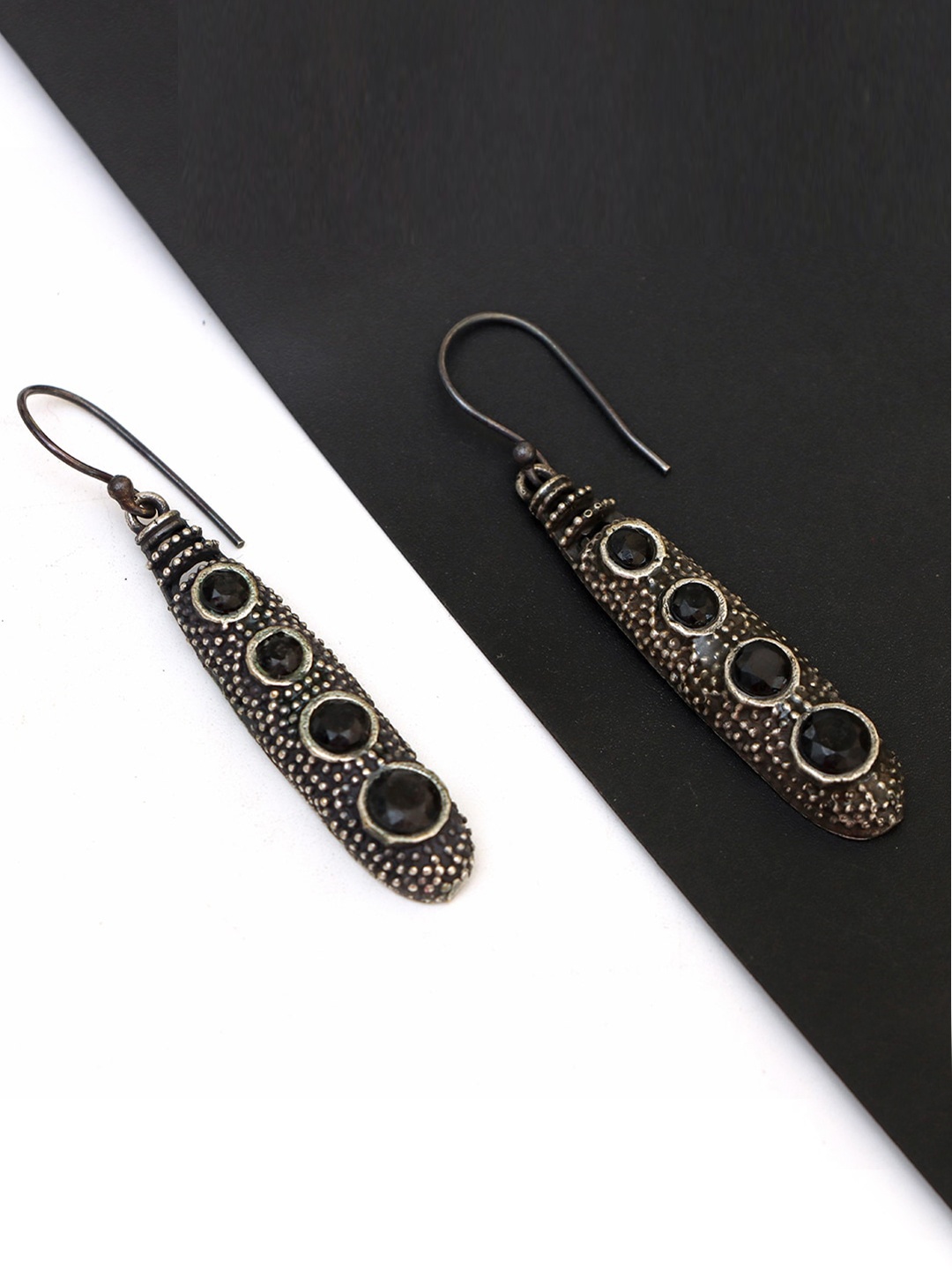 

Ozanoo Classic Stone Brass Danglers Earrings, Silver