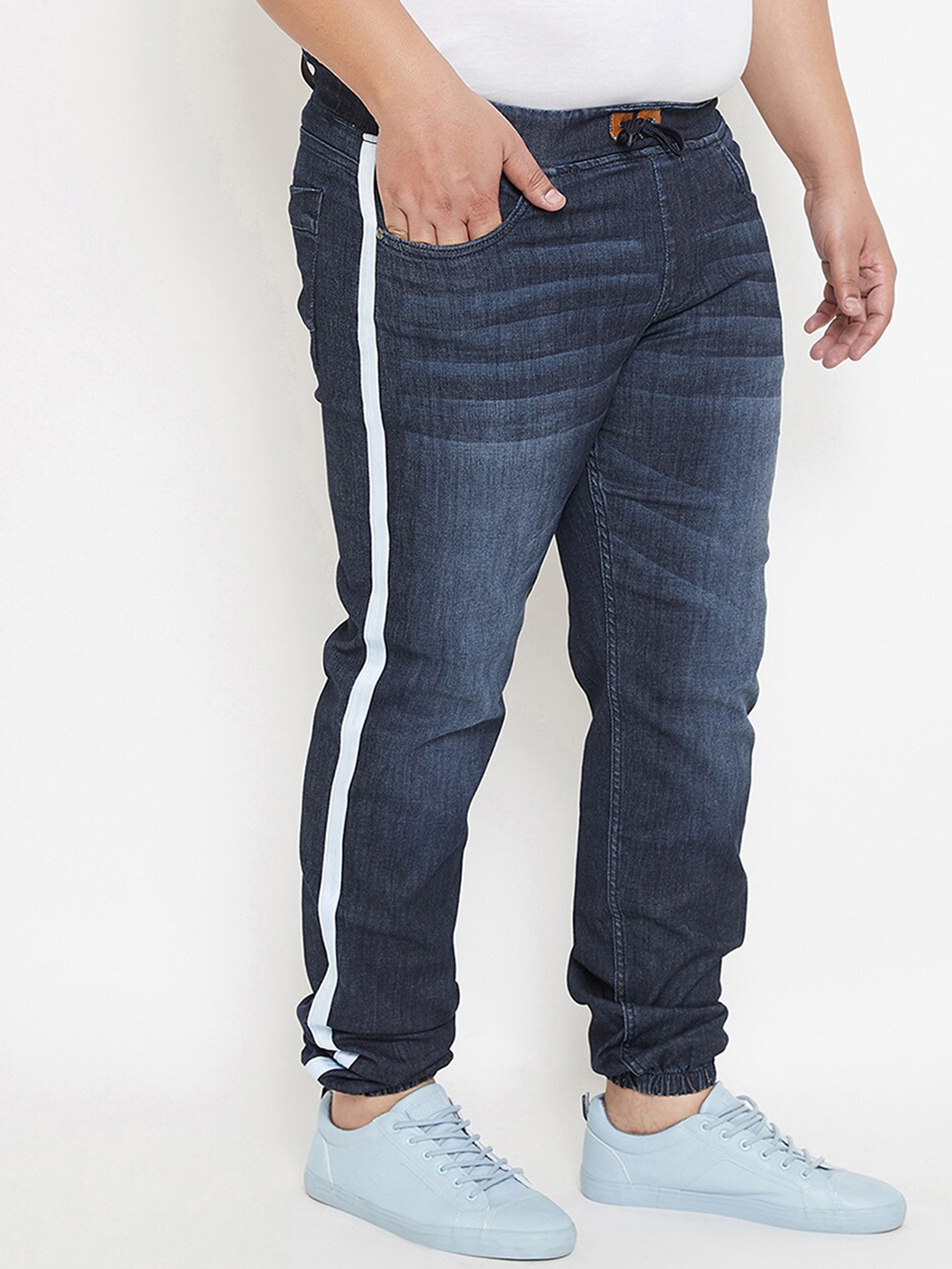 

Instafab Plus Men Plus Size Relaxed Fit Light Fade Stretchable Jeans, Blue