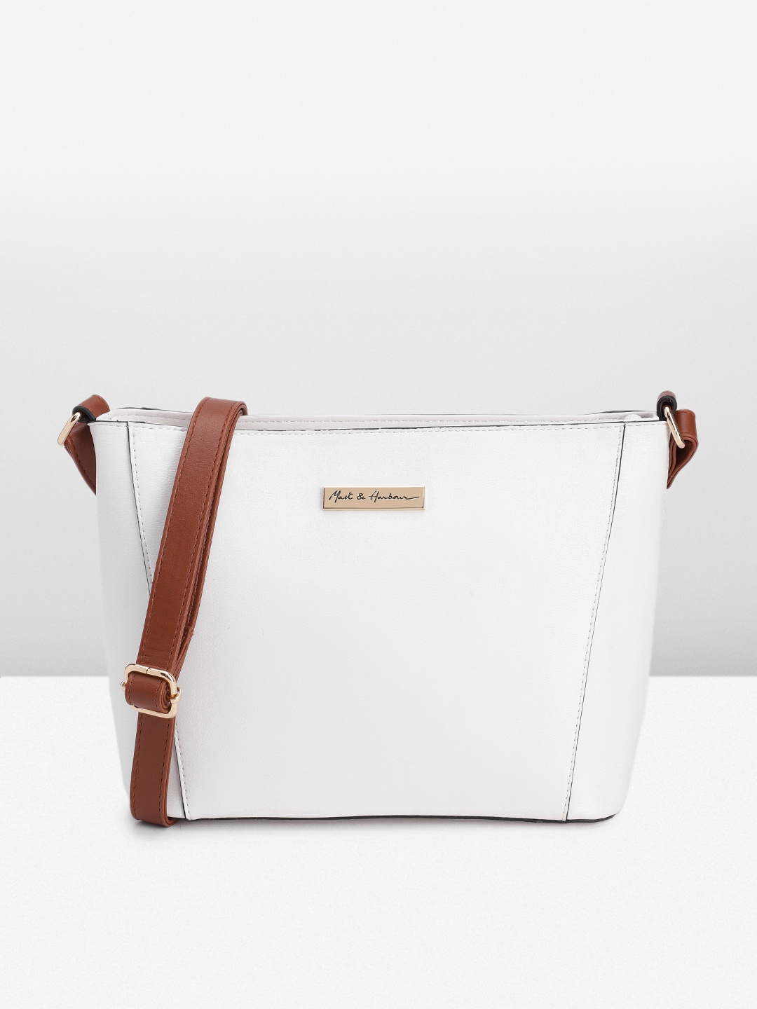 

Mast & Harbour Solid PU Regular Structured Sling Bag, White