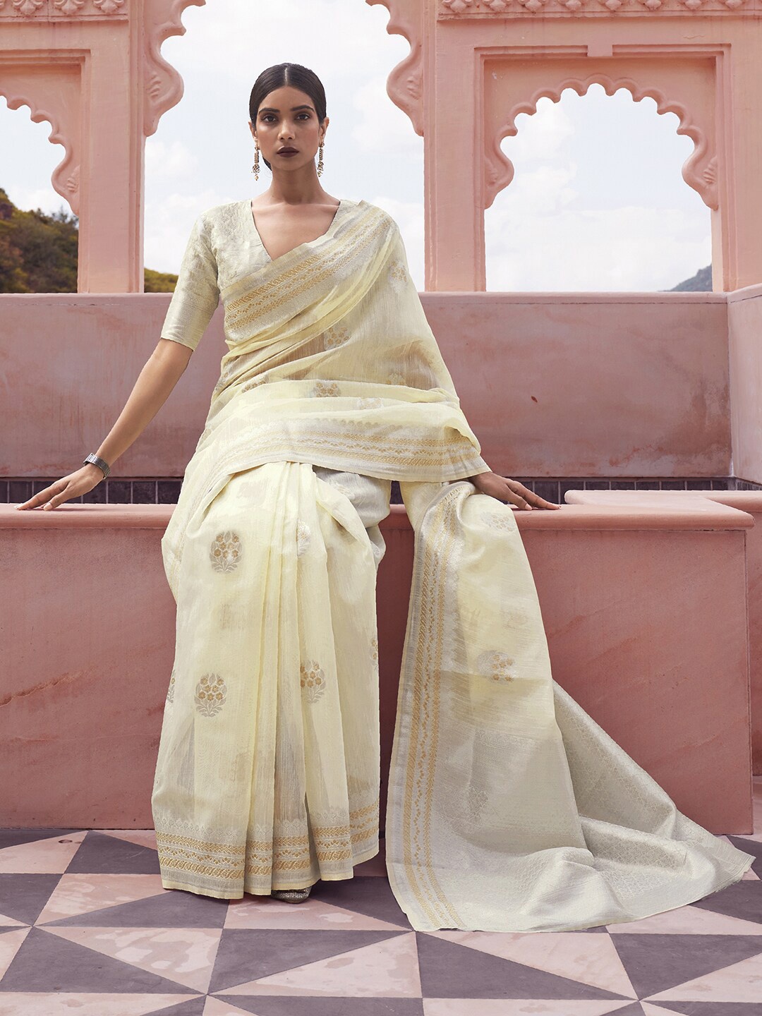 

Mitera Floral Zari Linen Blend Banarasi Saree, Yellow