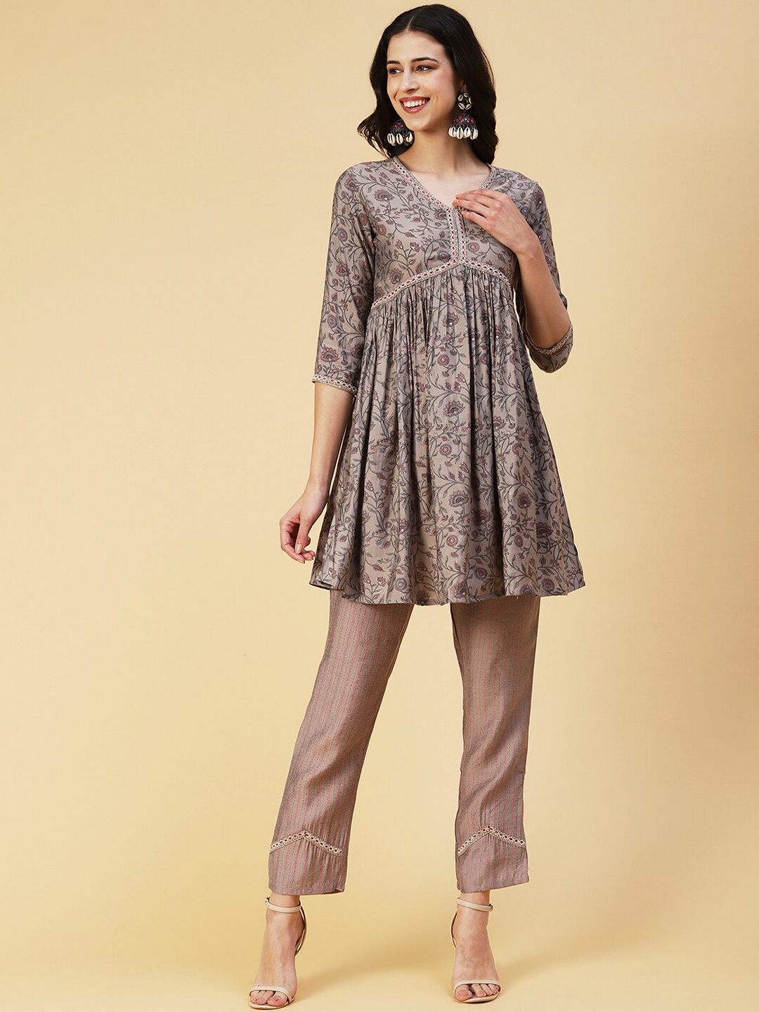 

FASHOR Floral Printed Pleated Kurta with Trousers, Grey