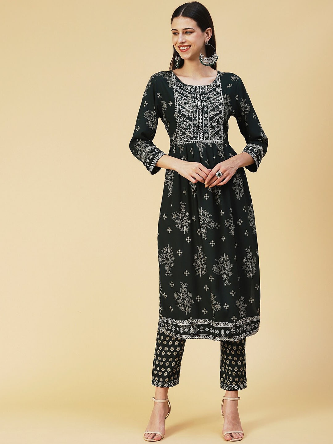 

FASHOR Women Floral Printed Kurta with Trousers, Black