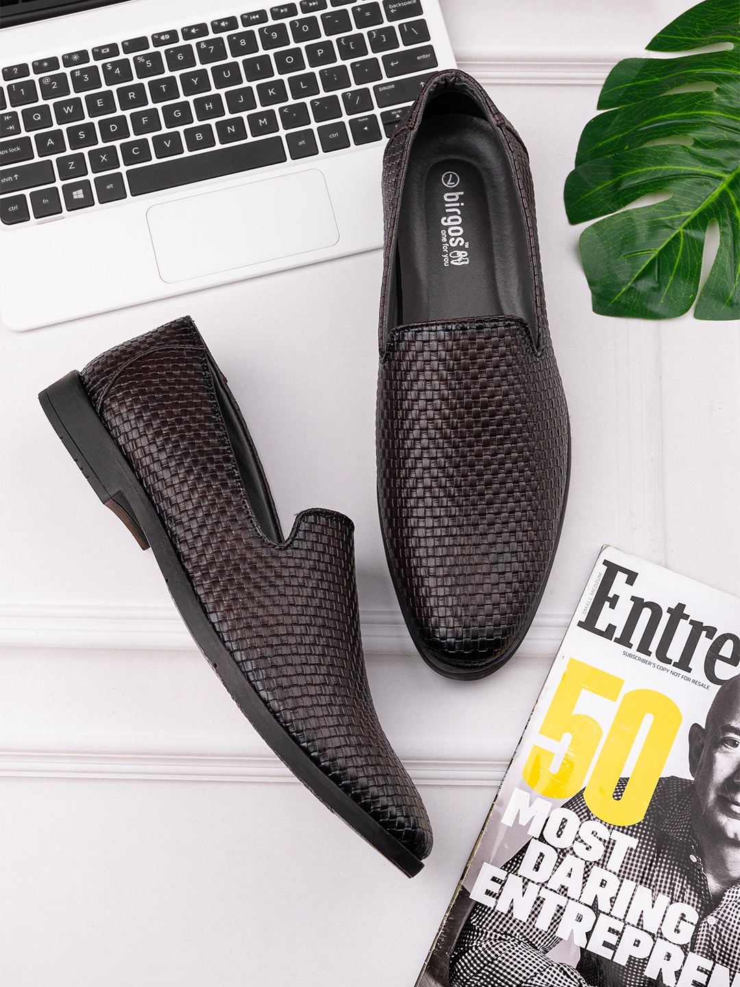 

birgos Men Textured Pointed-Toe Formal Slip-On, Brown