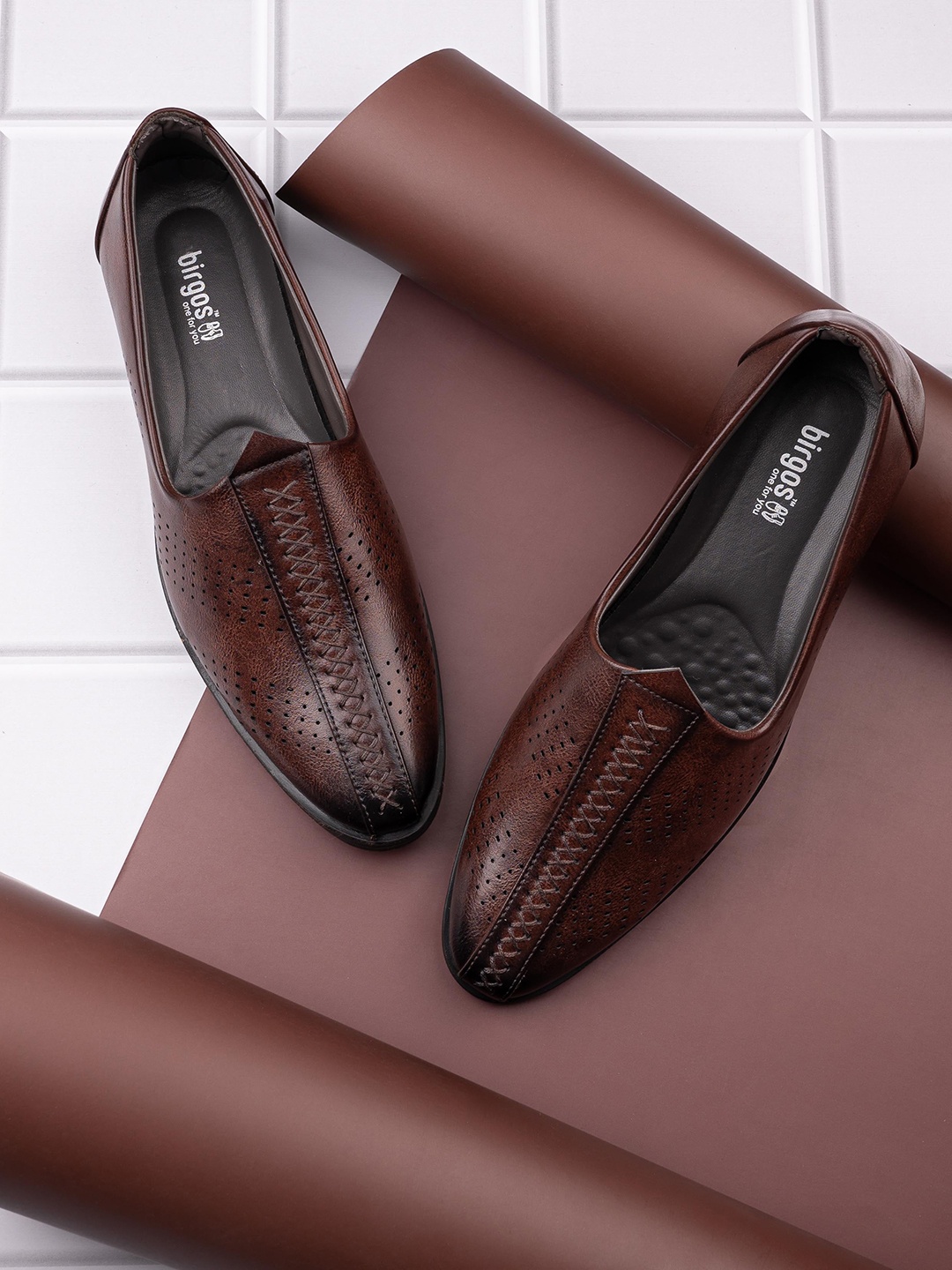 

birgos Men Textured Formal Slip-On Shoes, Brown